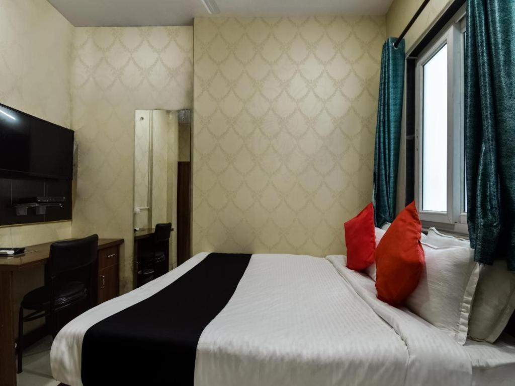 Deluxe Room - Photo 5
