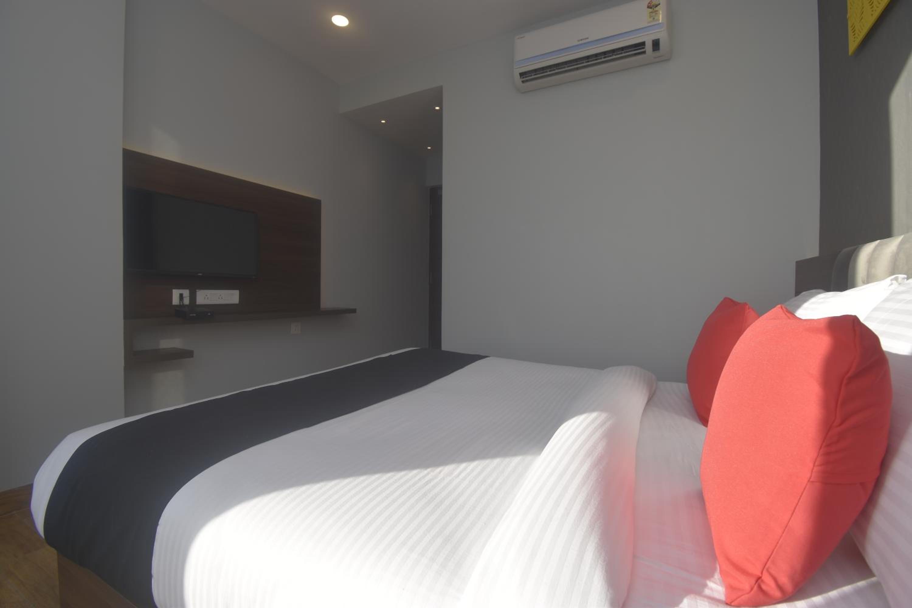 Deluxe Room - Photo 2