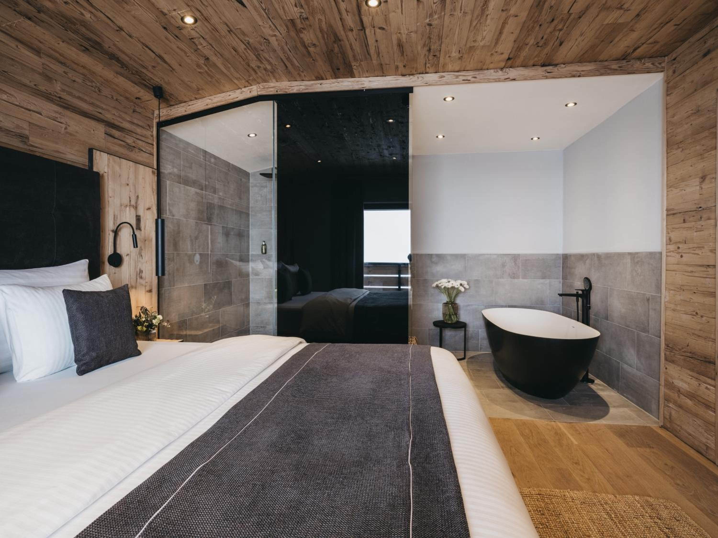 Grand Deluxe Room - Photo 2
