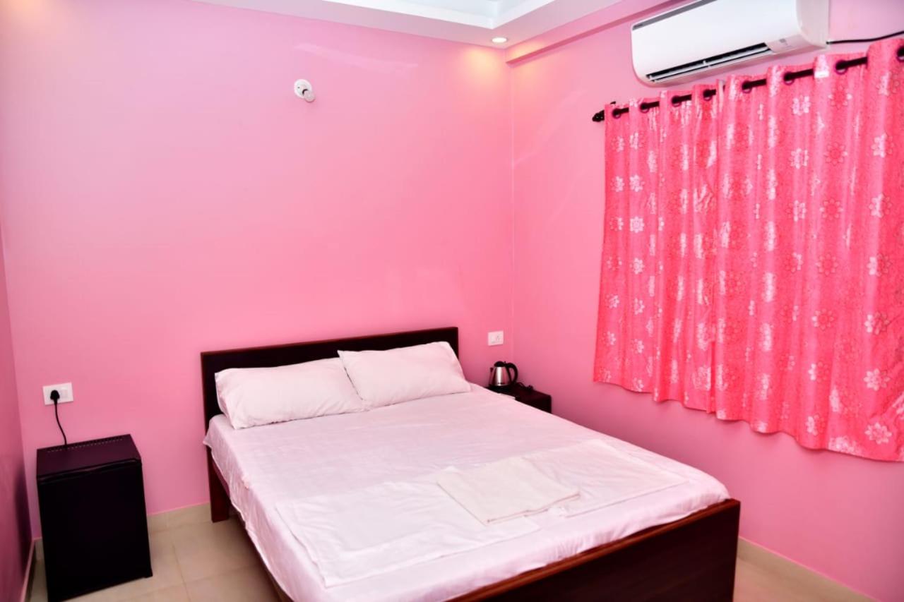 Standard Double Room - Photo 13