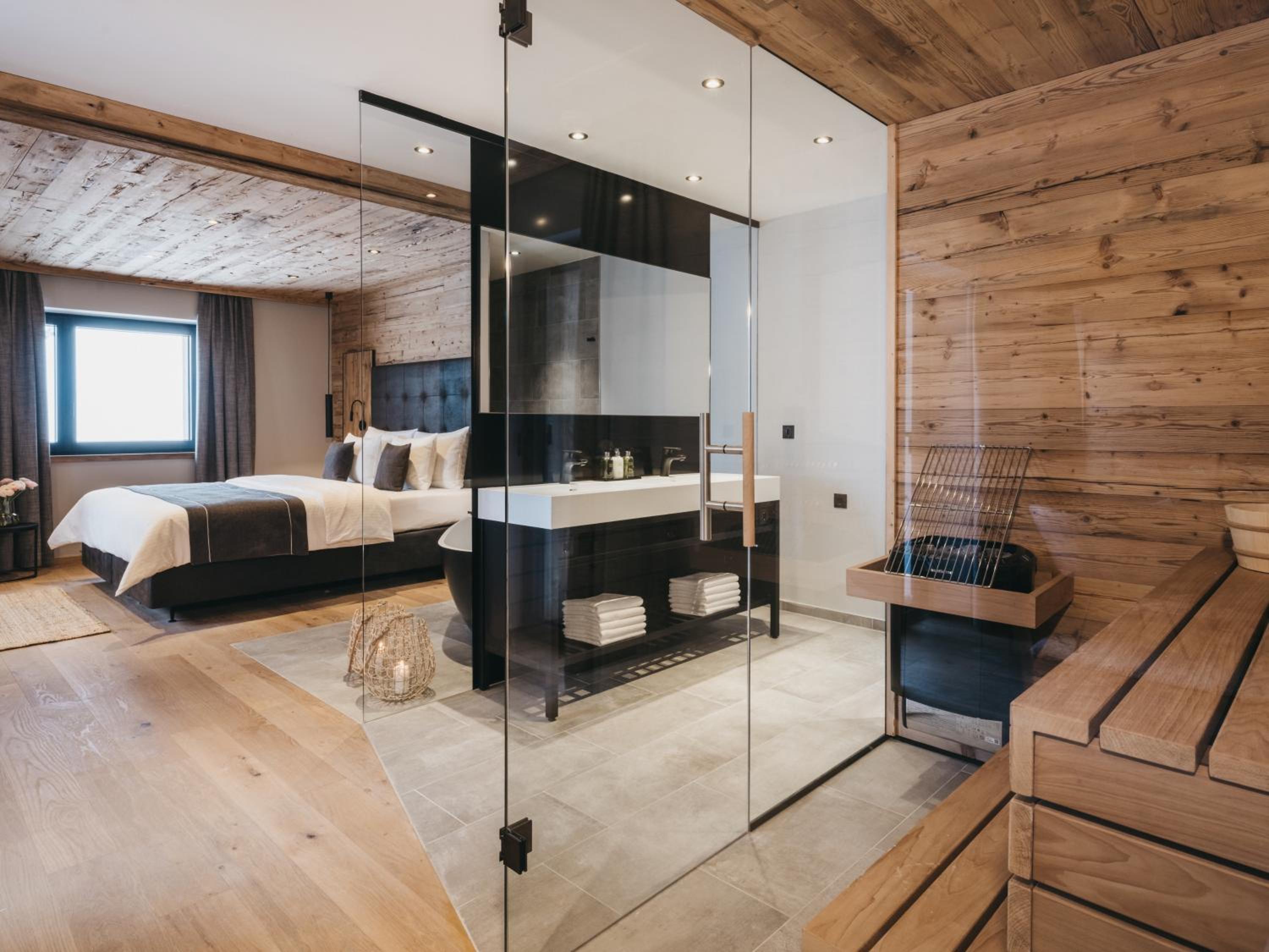 One-Bedroom Spa Suite with View - Photo 1
