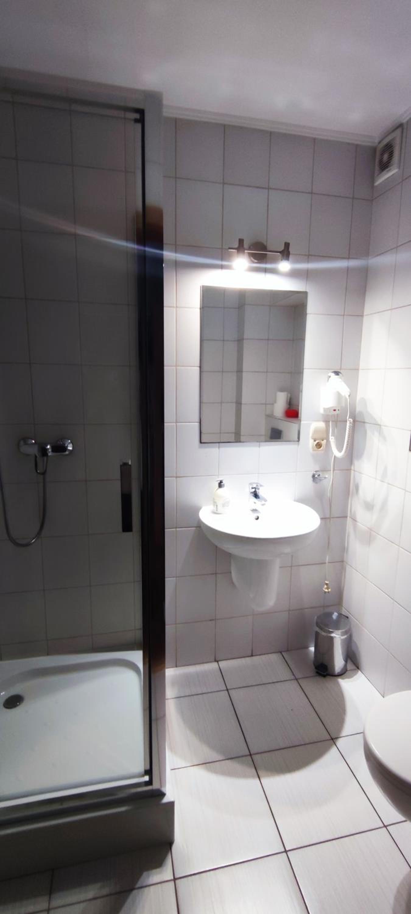 Twin Room - Photo 5