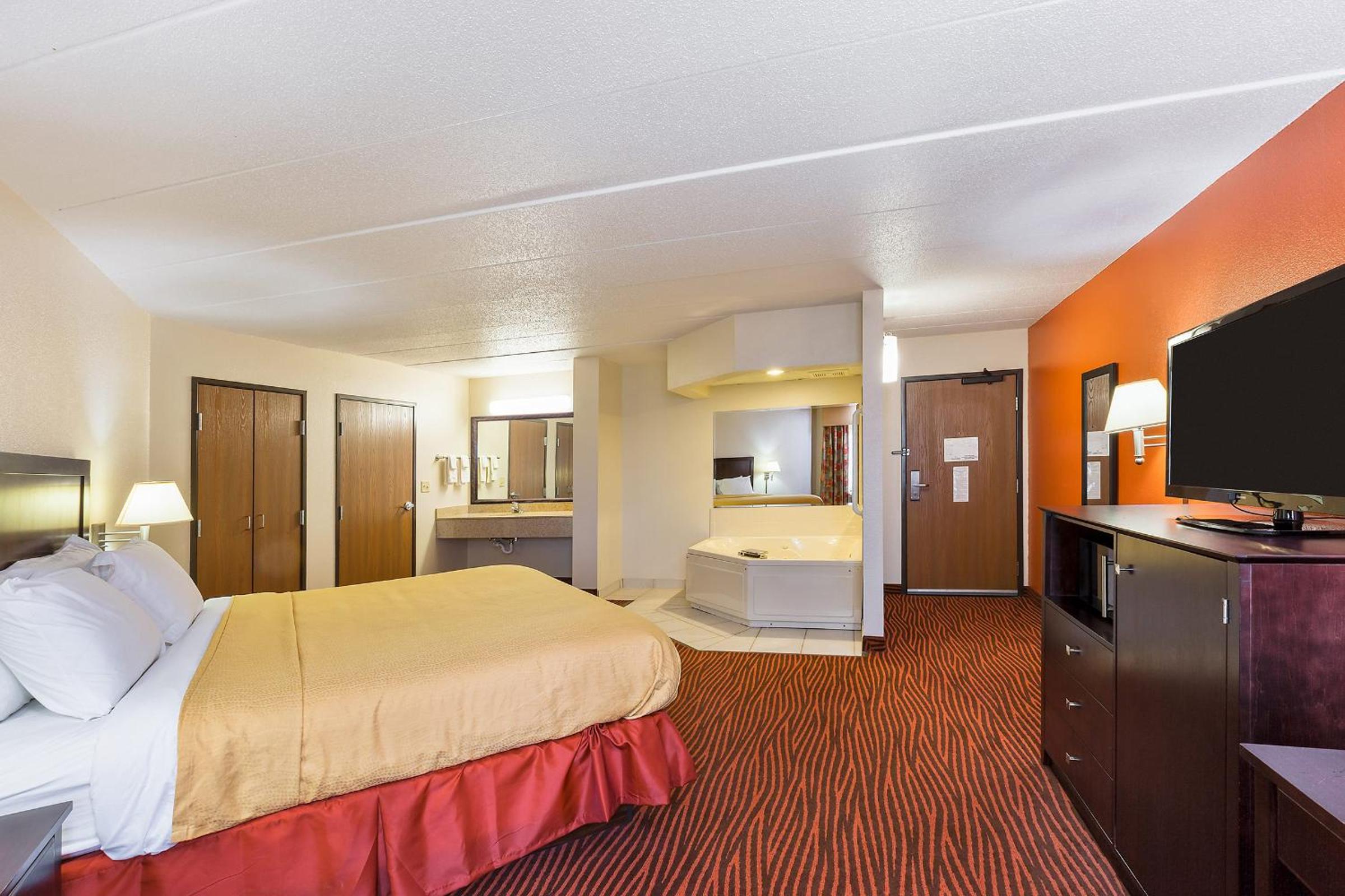 One-Bedroom Premier King Suite - Non-Smoking - Photo 4