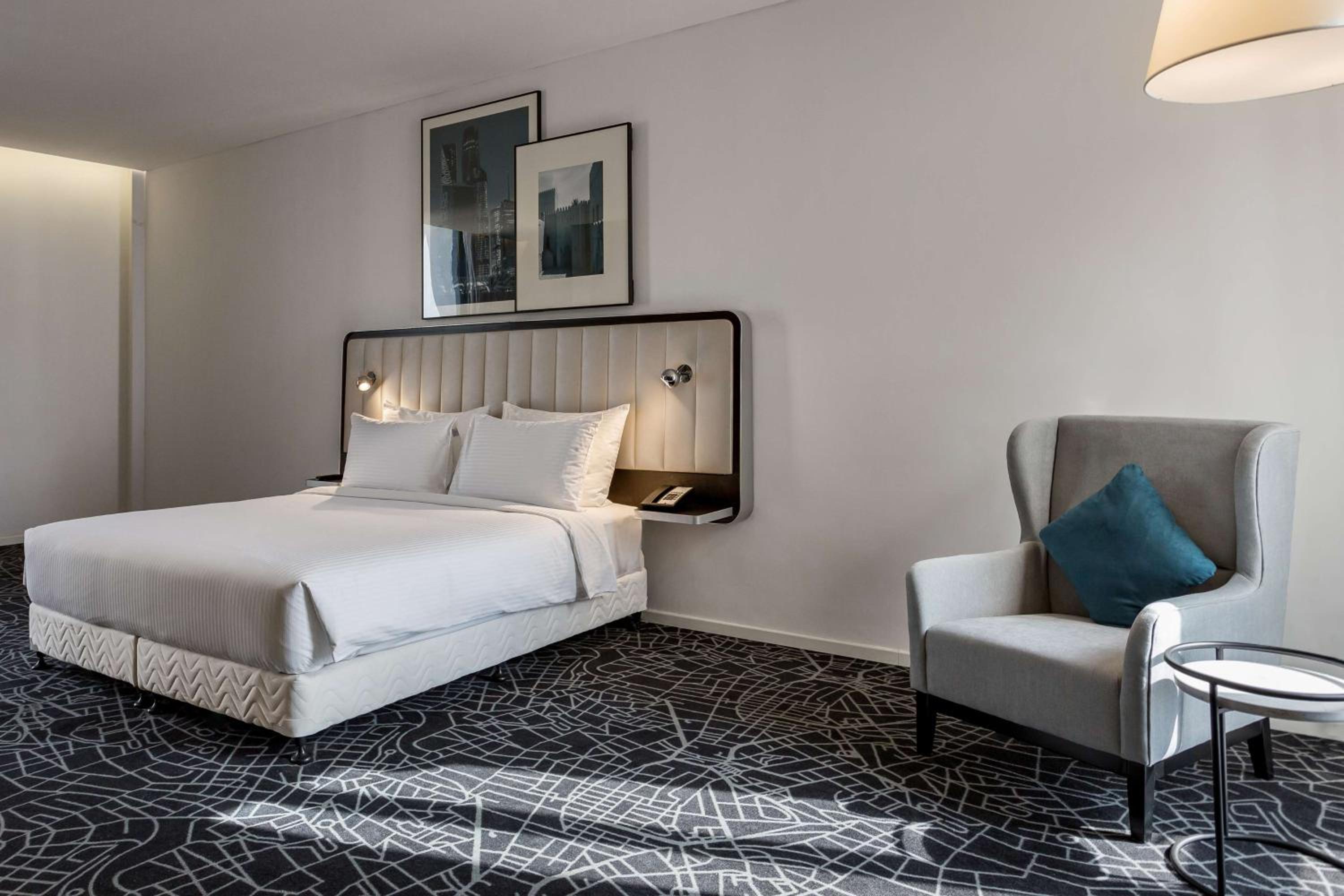One-Bedroom Suite - Photo 8