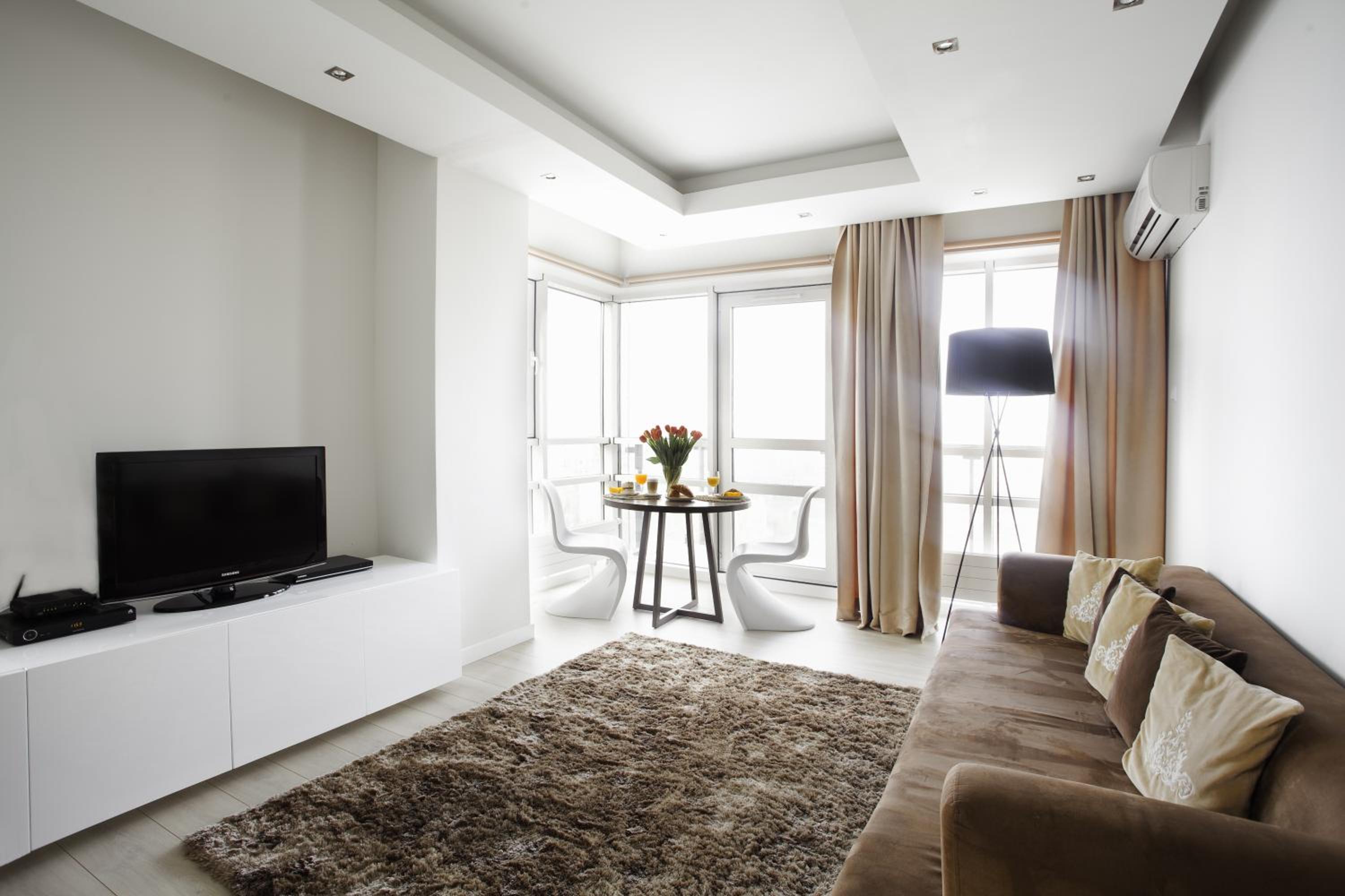 Deluxe One-Bedroom Apartment - Photo 1