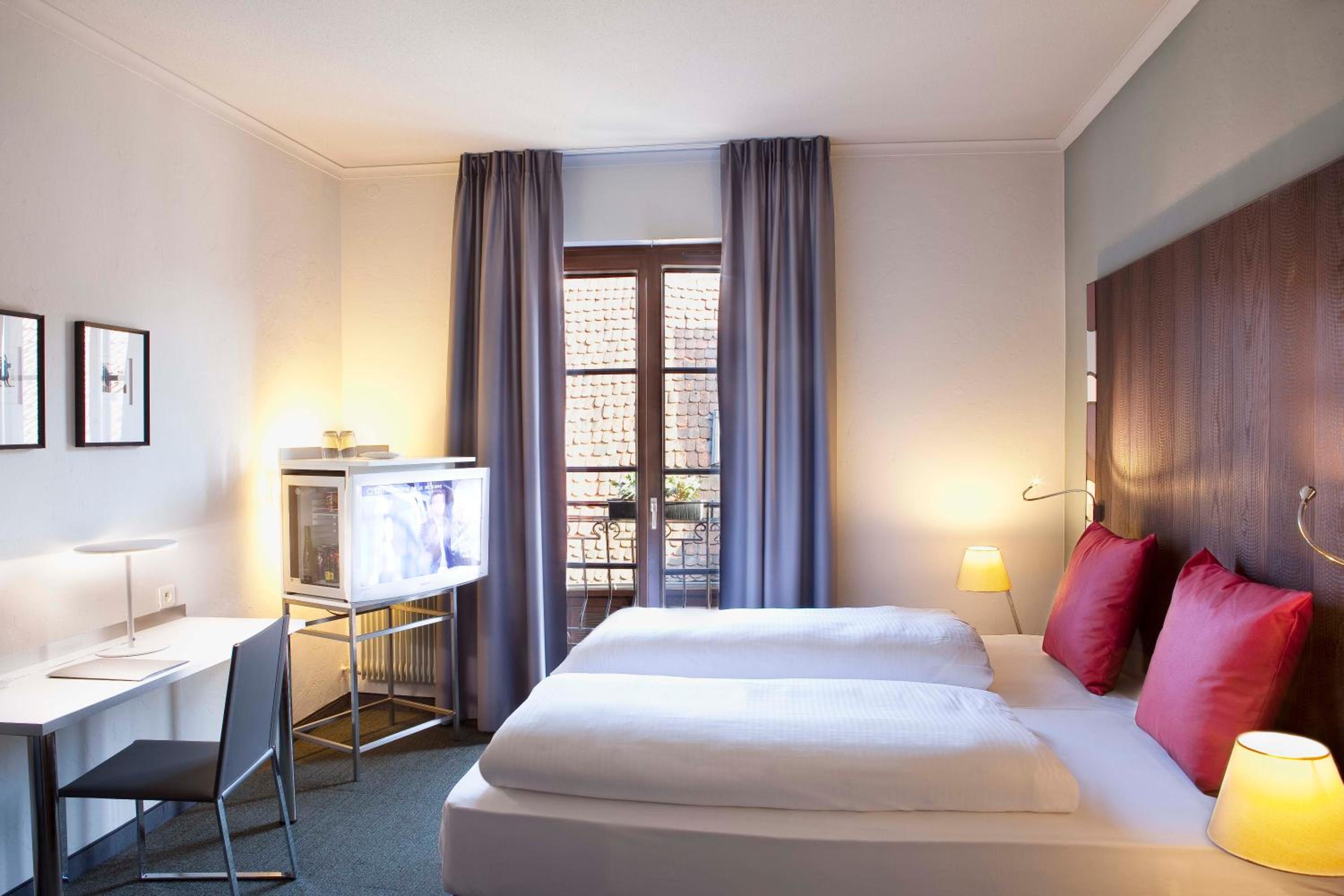 Standard Double Room - Photo 6