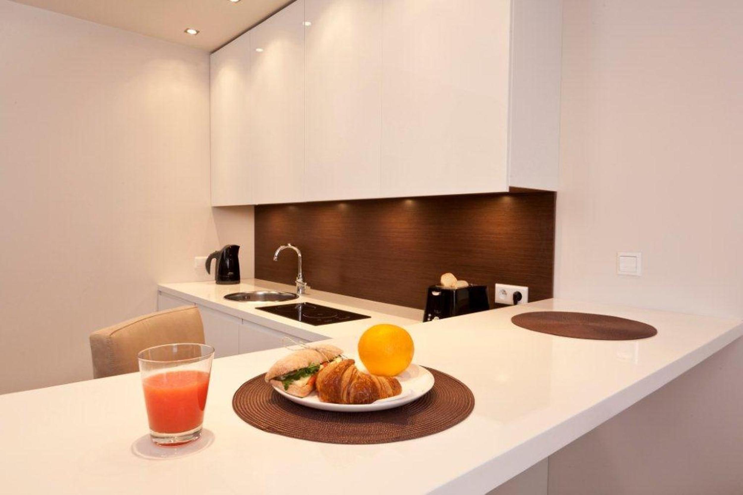 Studio Apartment - Photo 2