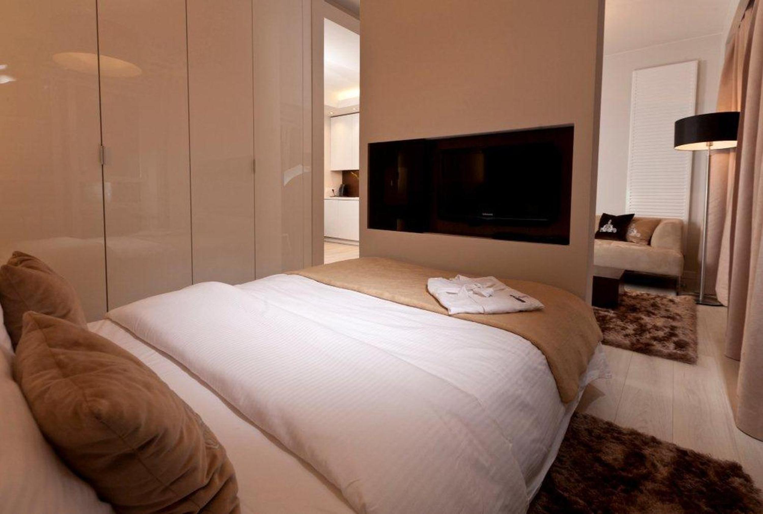 Studio Apartment - Photo 1