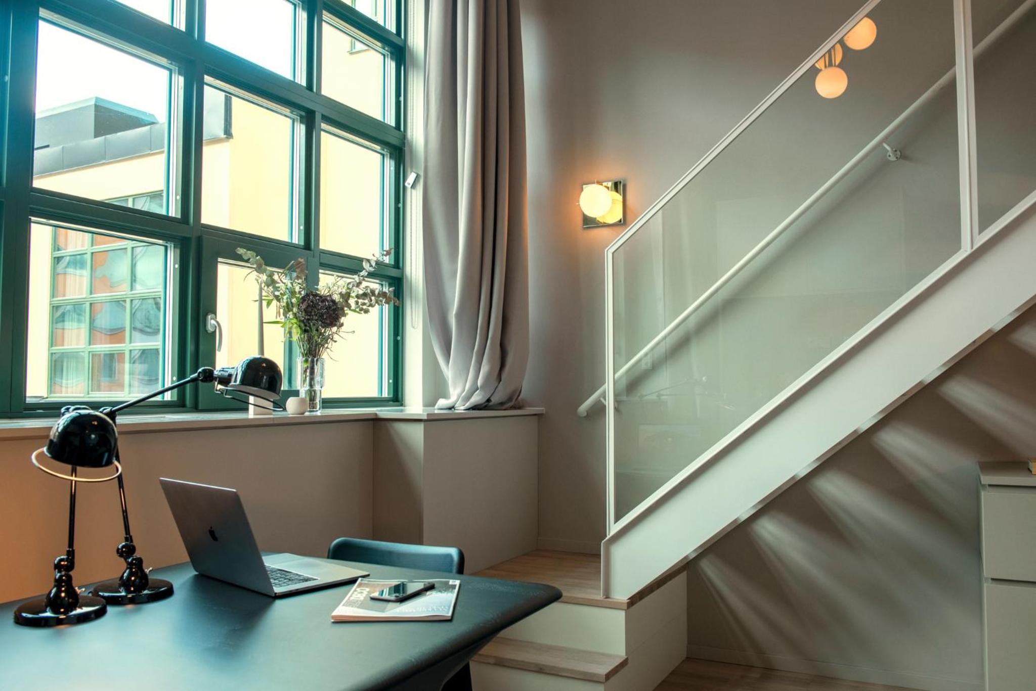 Executive Loft Apartment - Photo 6