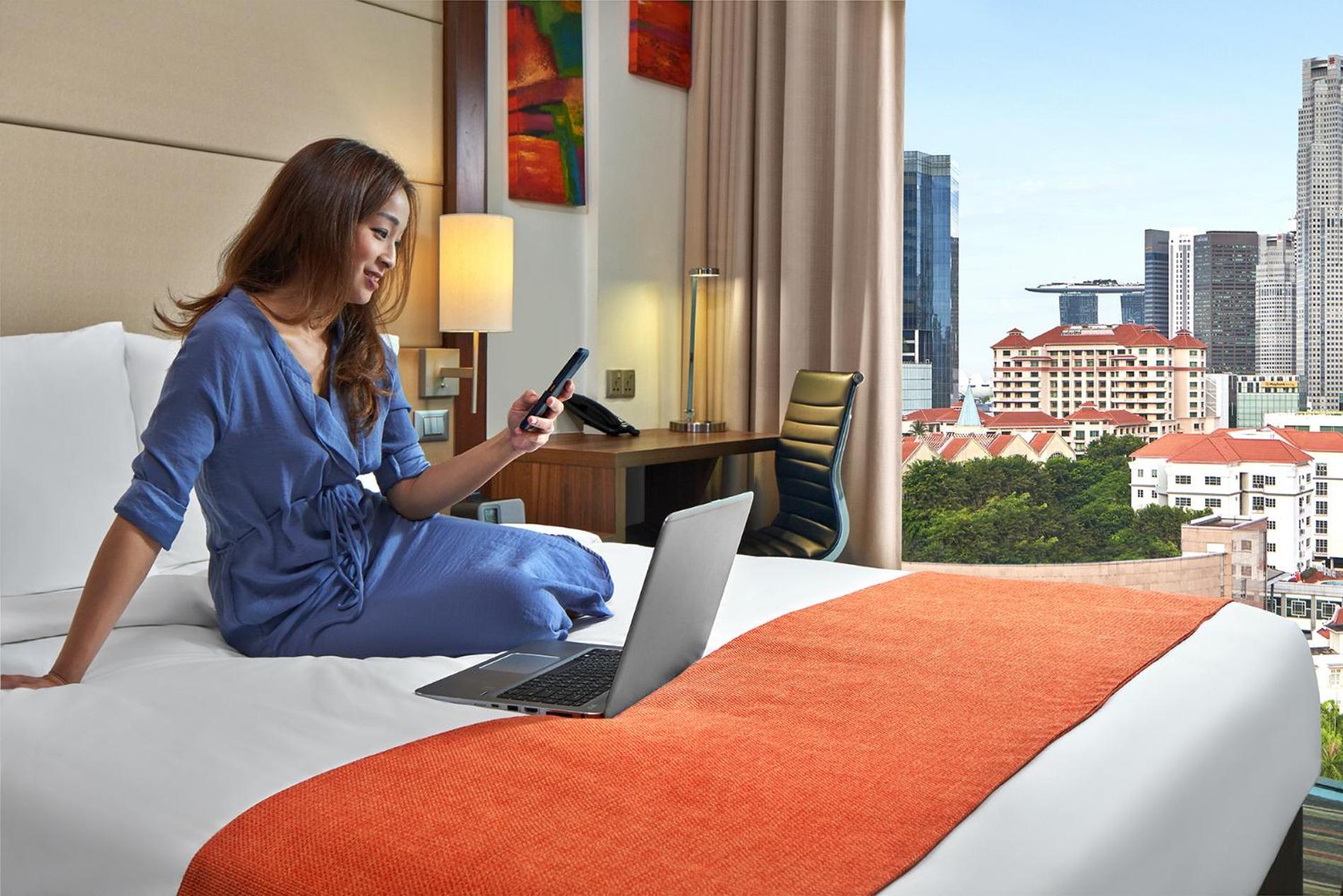 Standard Queen Room with MBS View and Free Breakfast - Top Floor thumbnail 6