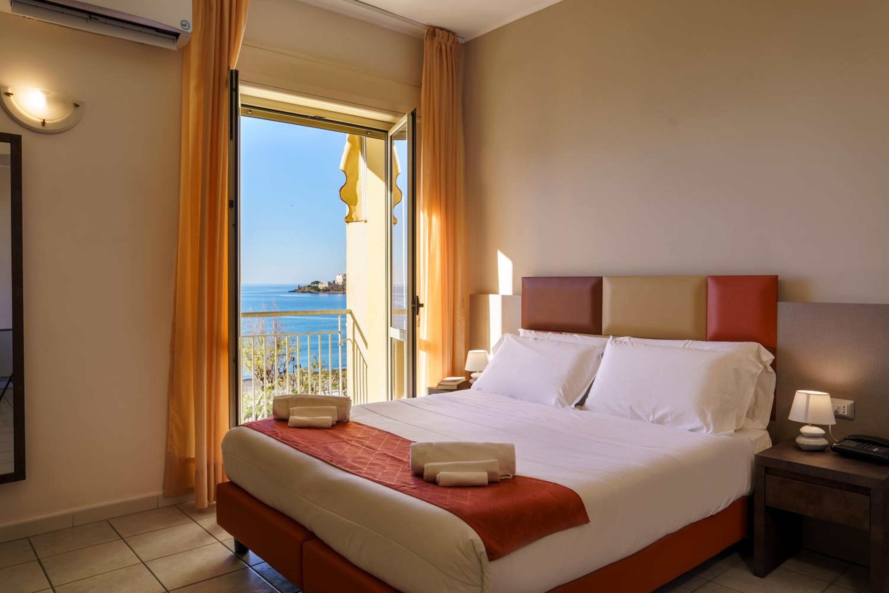 Double or Twin Room photo 3