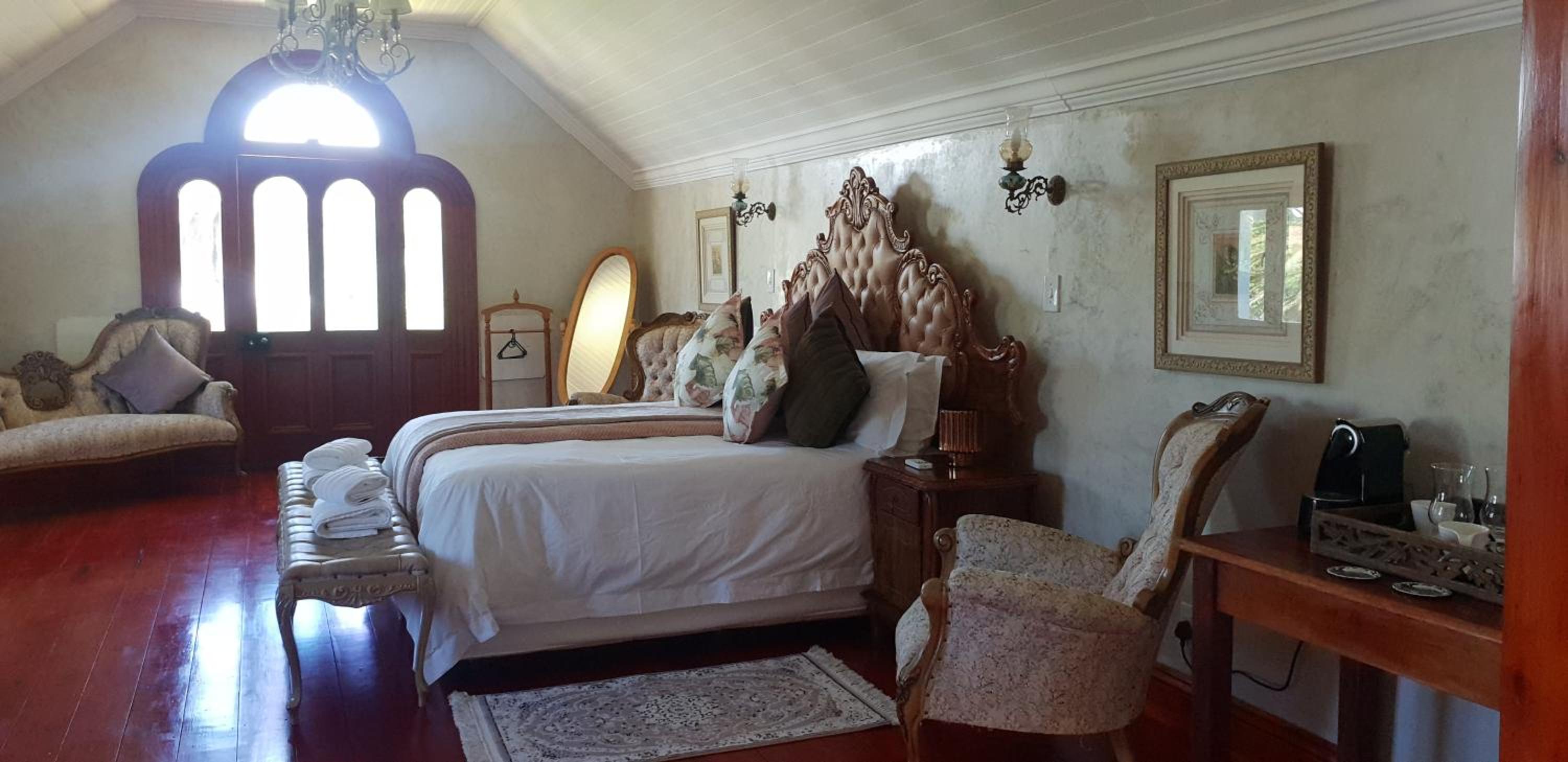 Suite with Balcony - Photo 17