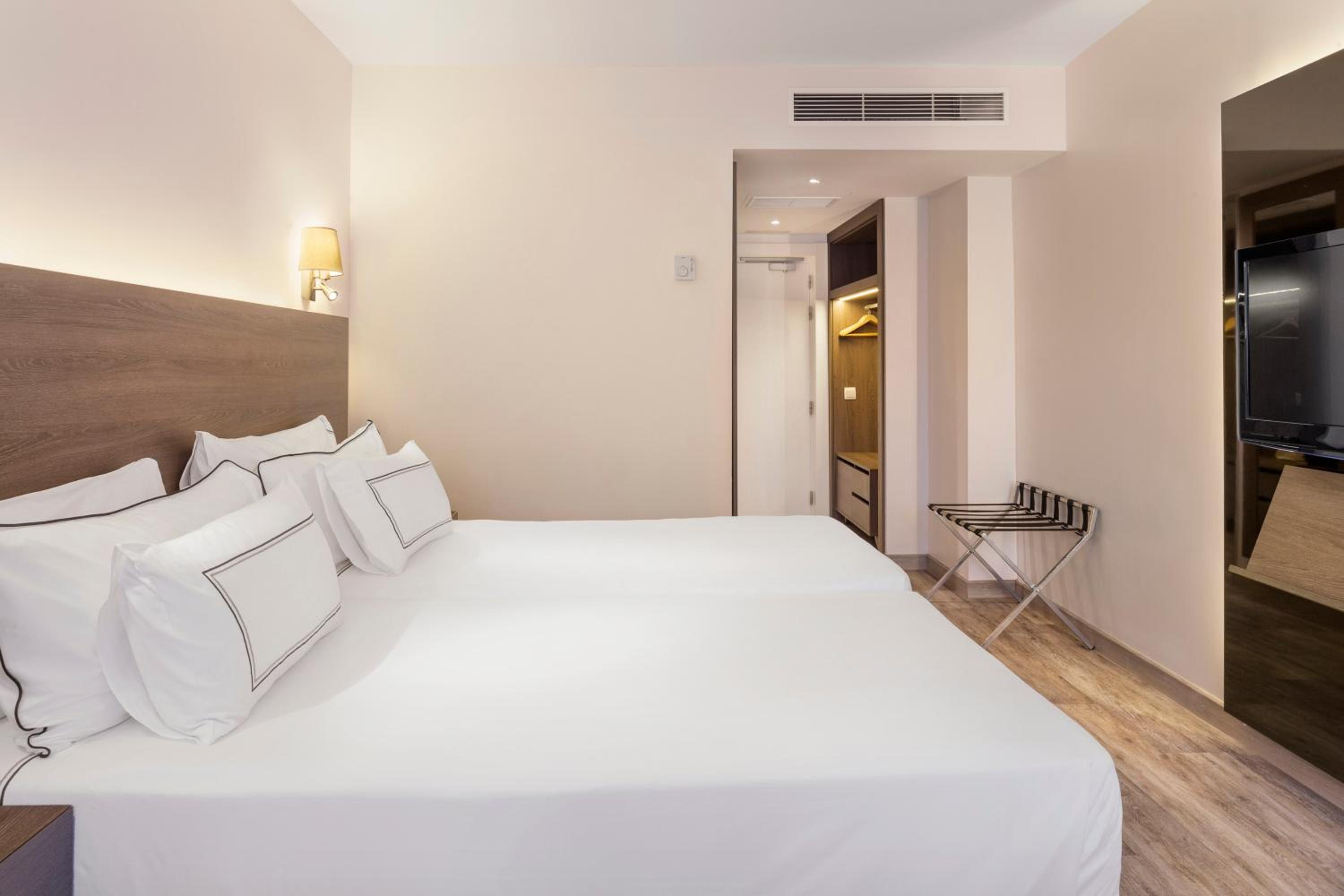 Double Room thumbnail 6