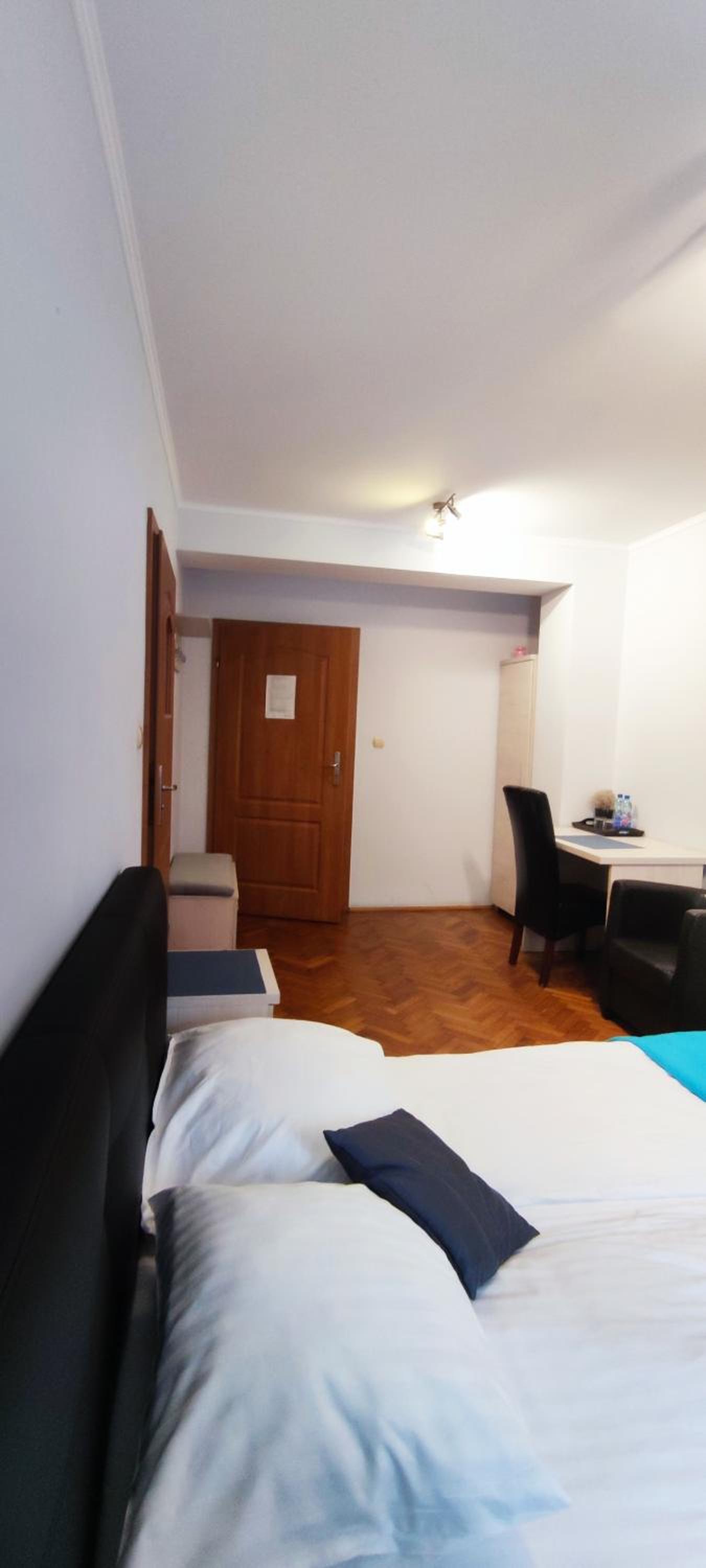 Double Room - Photo 4