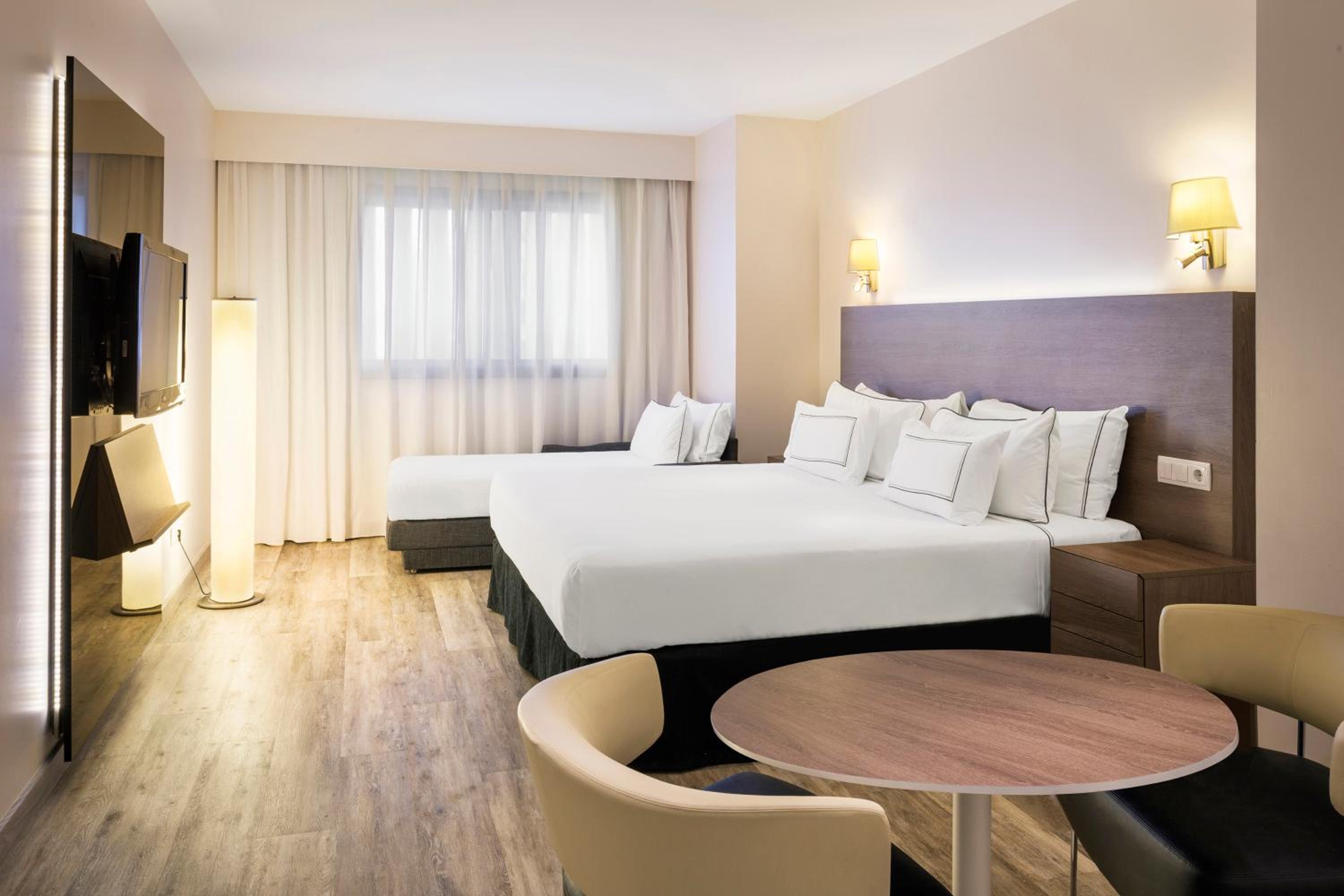 Melia Triple Room thumbnail 5