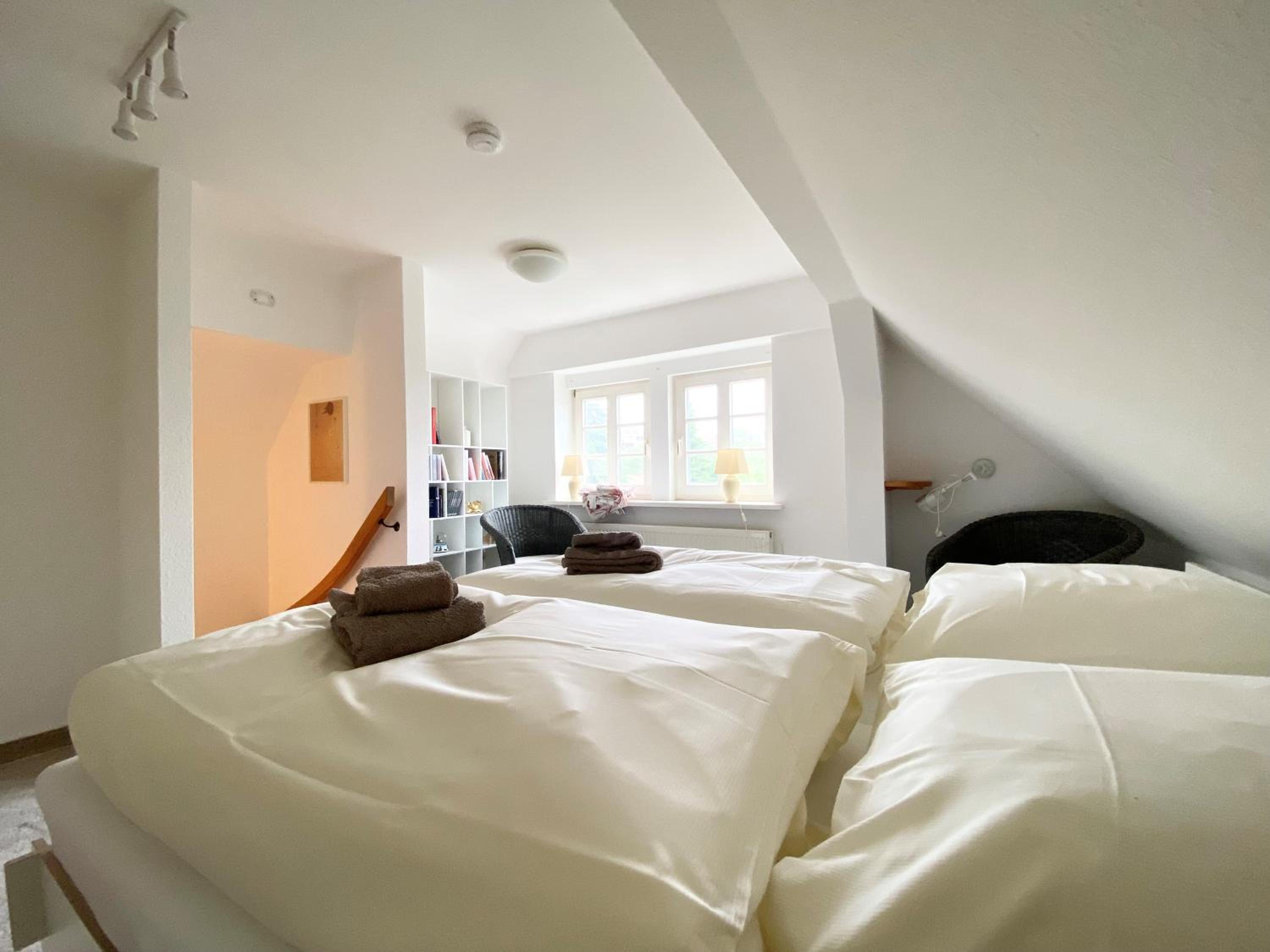 Apartment - Split Level - Photo 1
