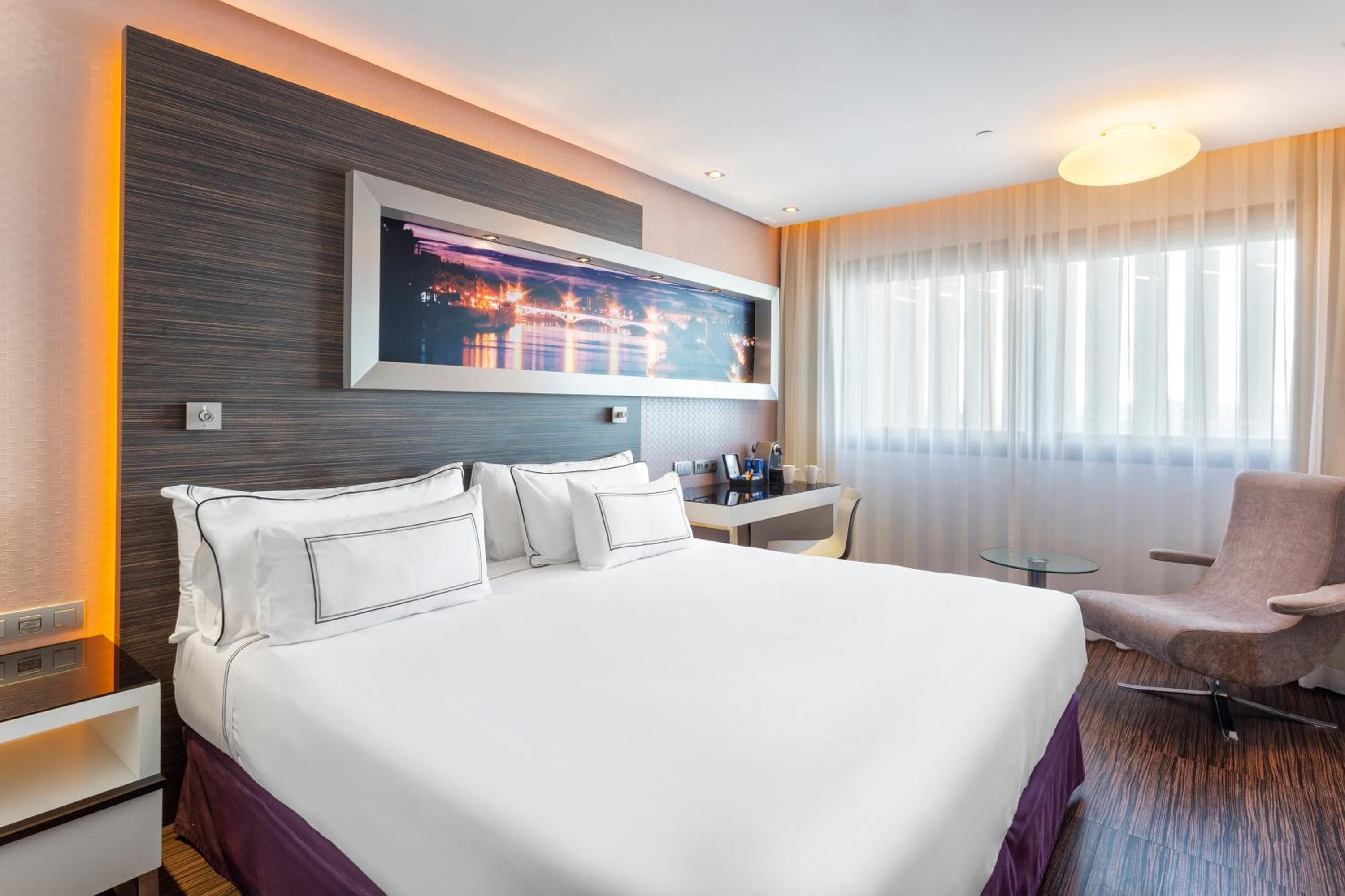 Premium Room thumbnail 5