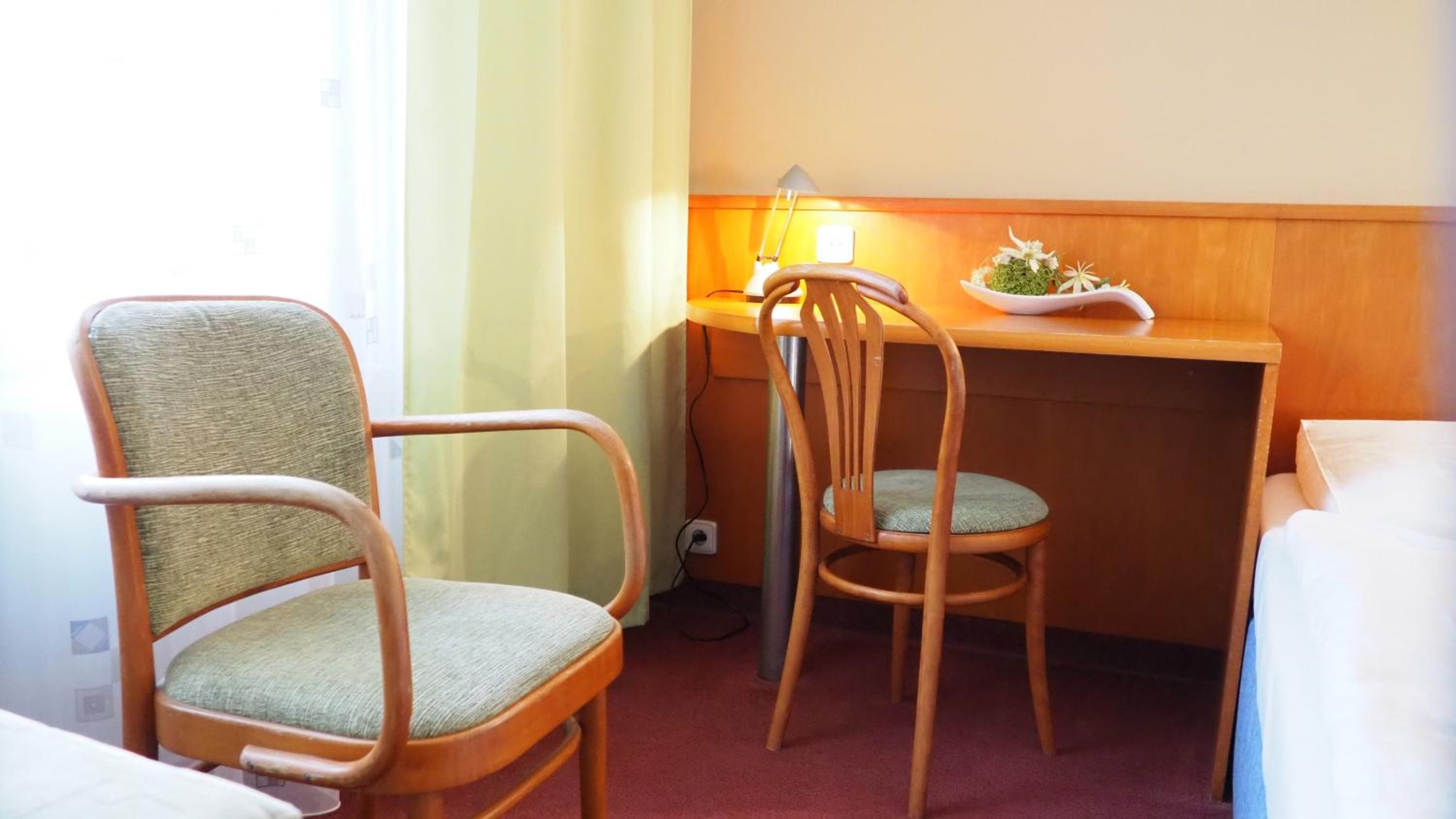 Economy Twin Room photo 1