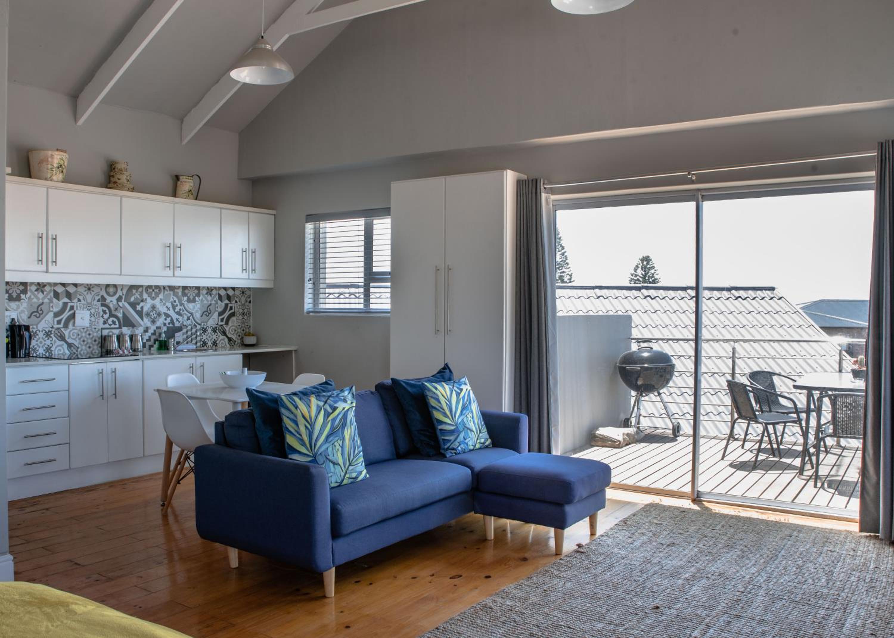 Apartment with Sea View - Photo 1