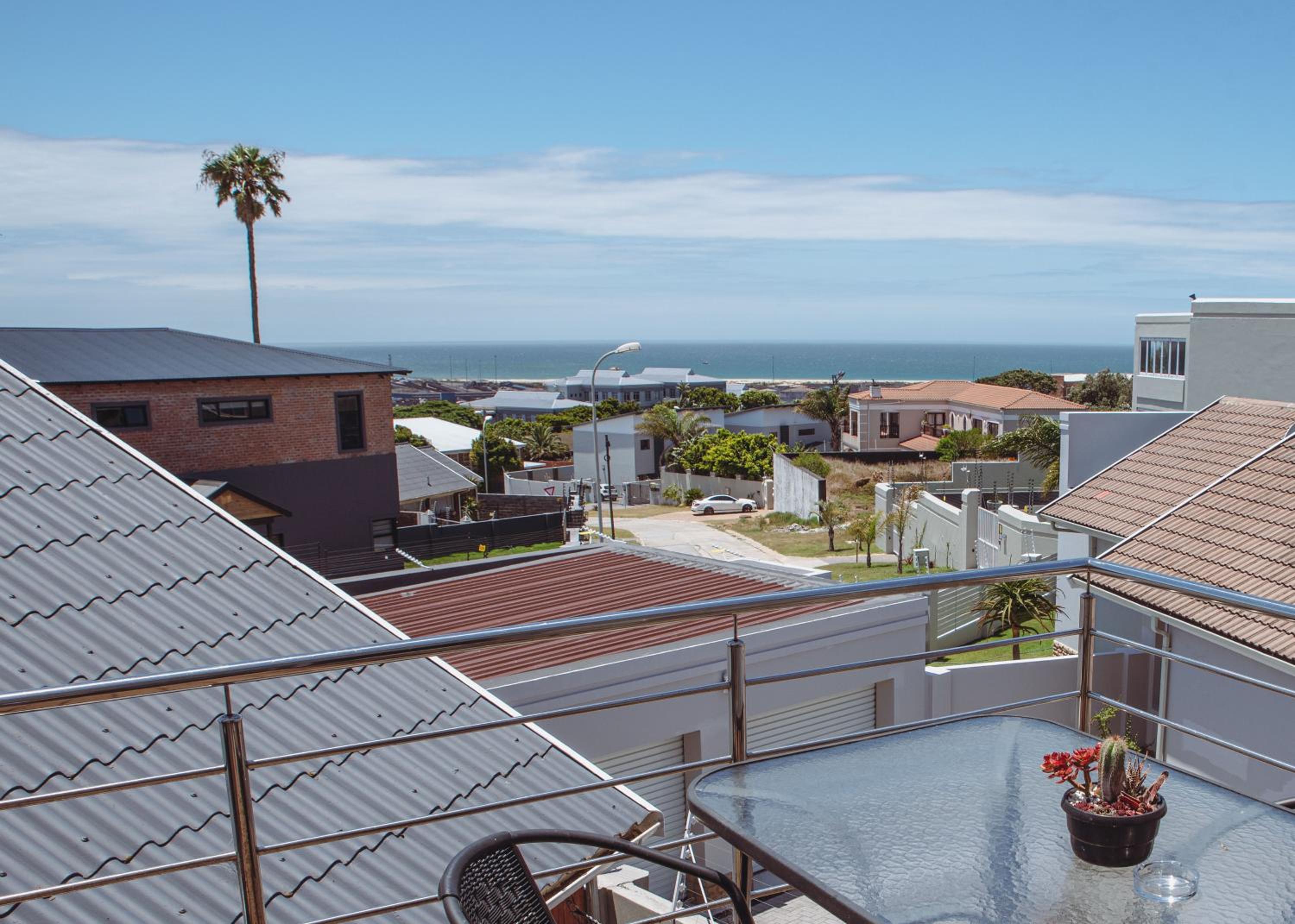 Apartment with Sea View - Photo 12