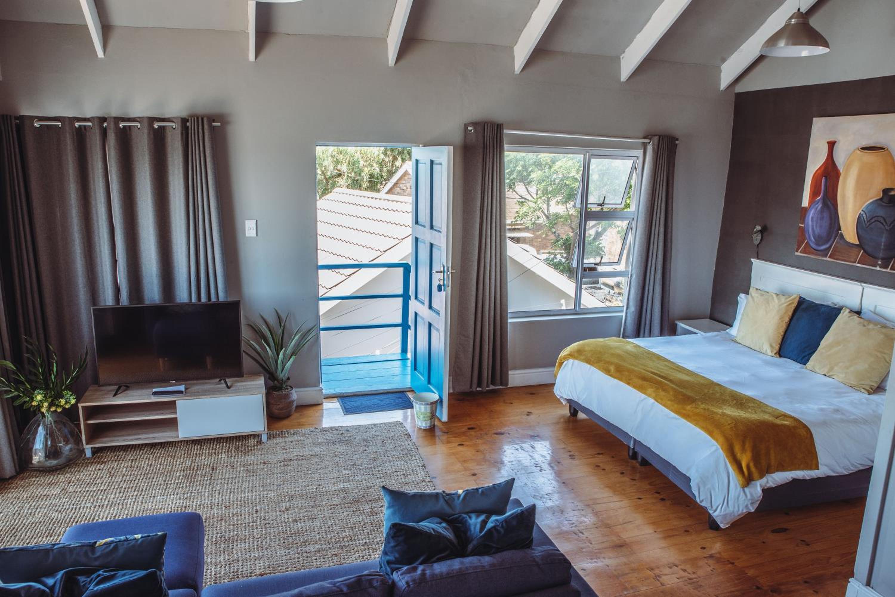 Apartment with Sea View - Photo 18