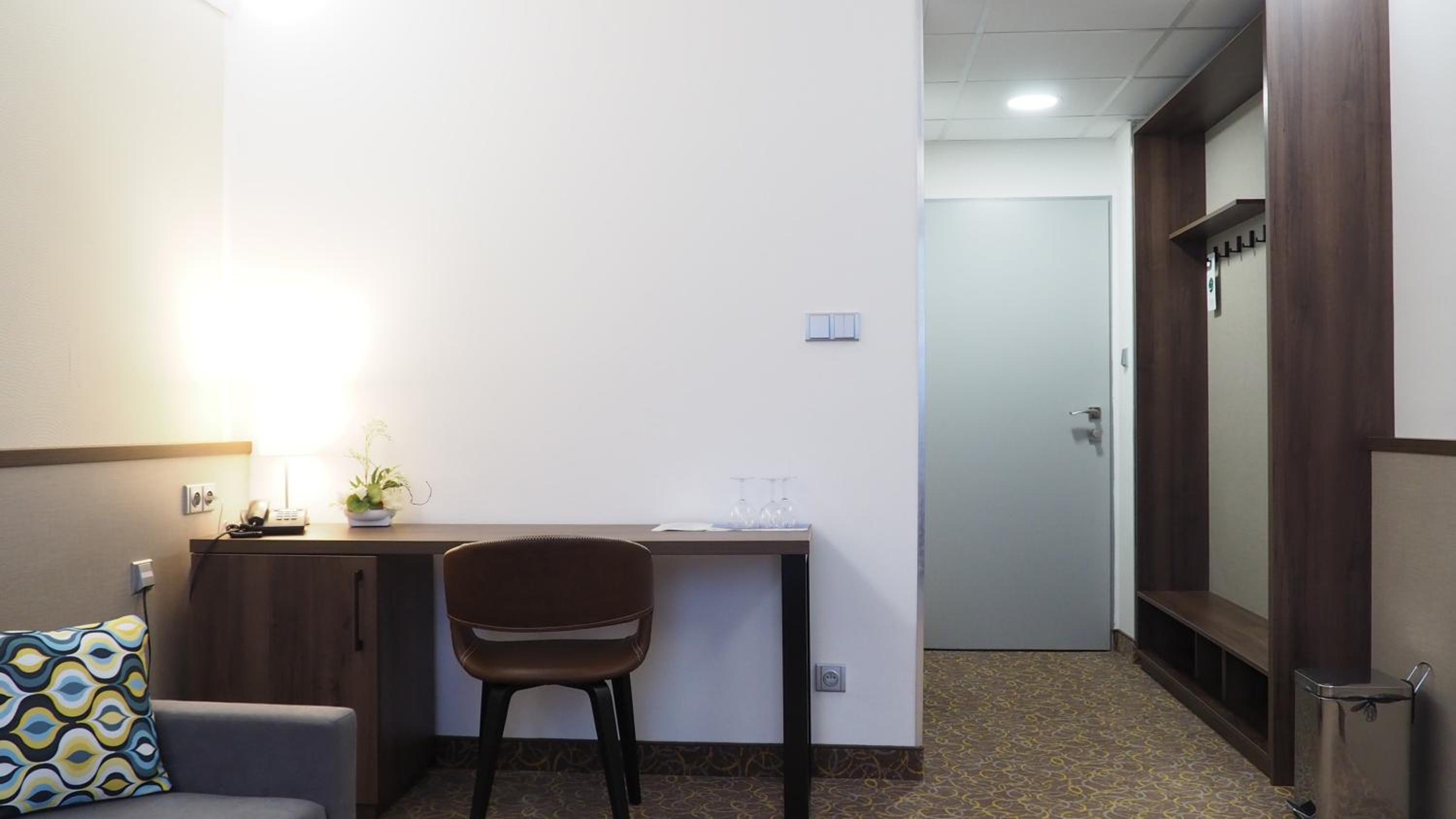 Superior Suite - Photo 16