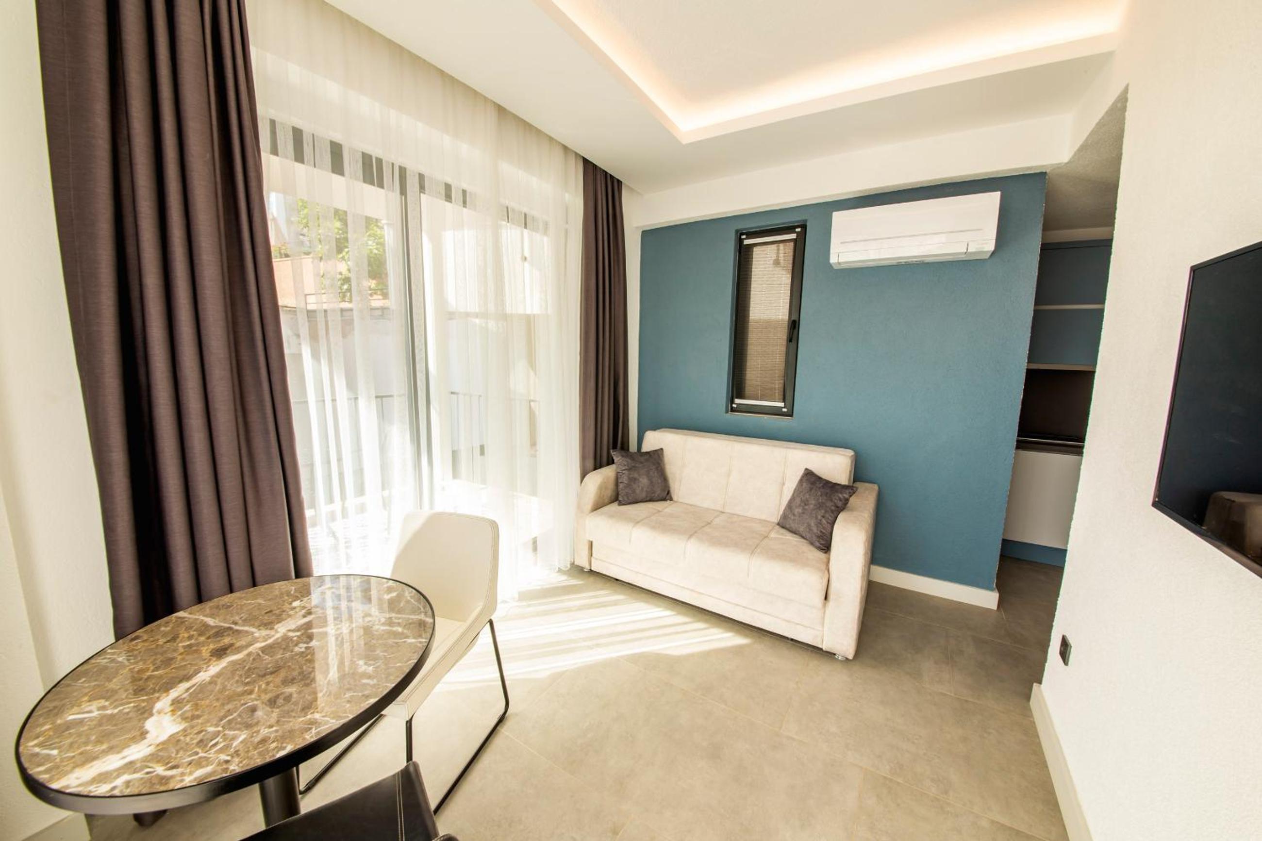 Apartment with Balcony - Photo 9