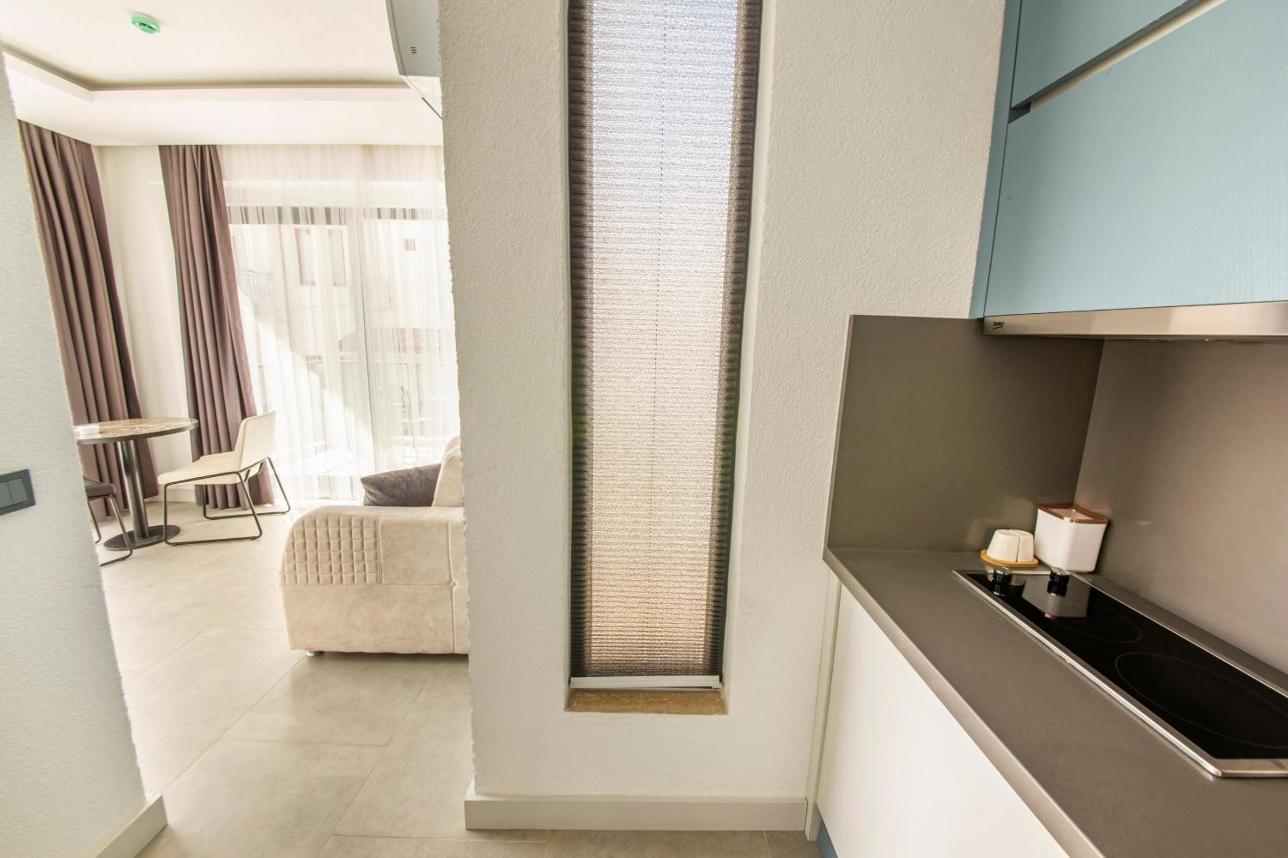 Apartment with Balcony - Photo 8