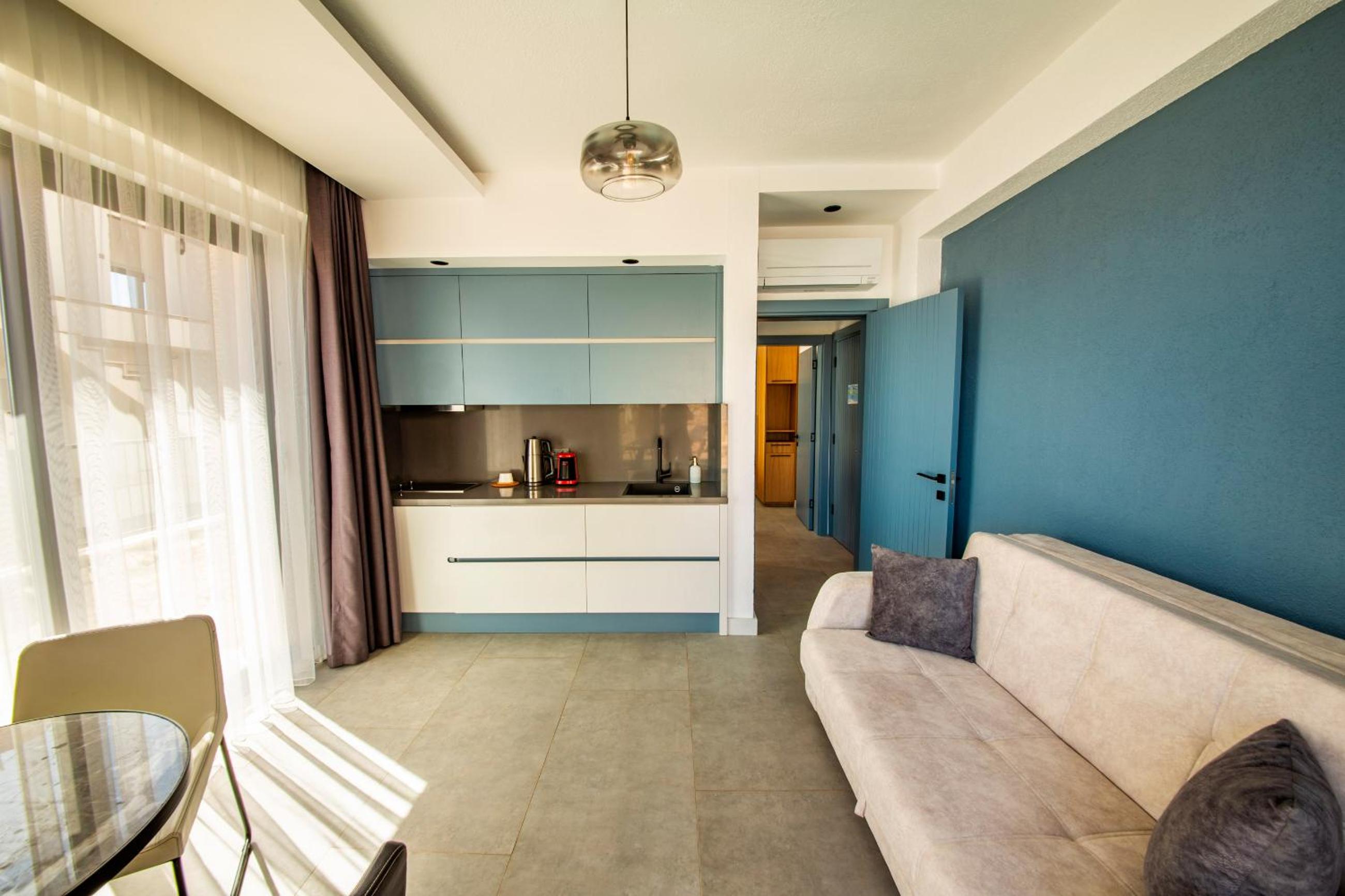 Apartment with Pool View photo 2