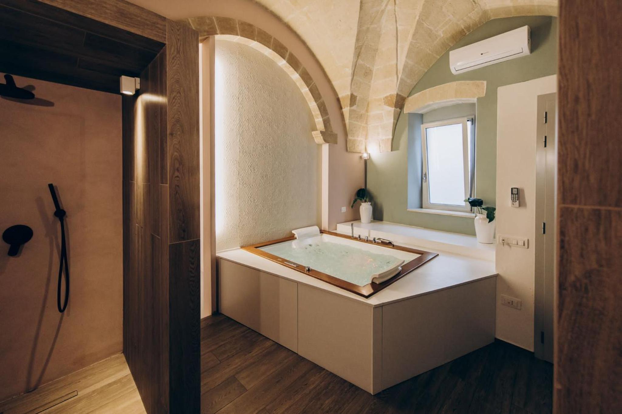 King Room with Spa Bath - Photo 32