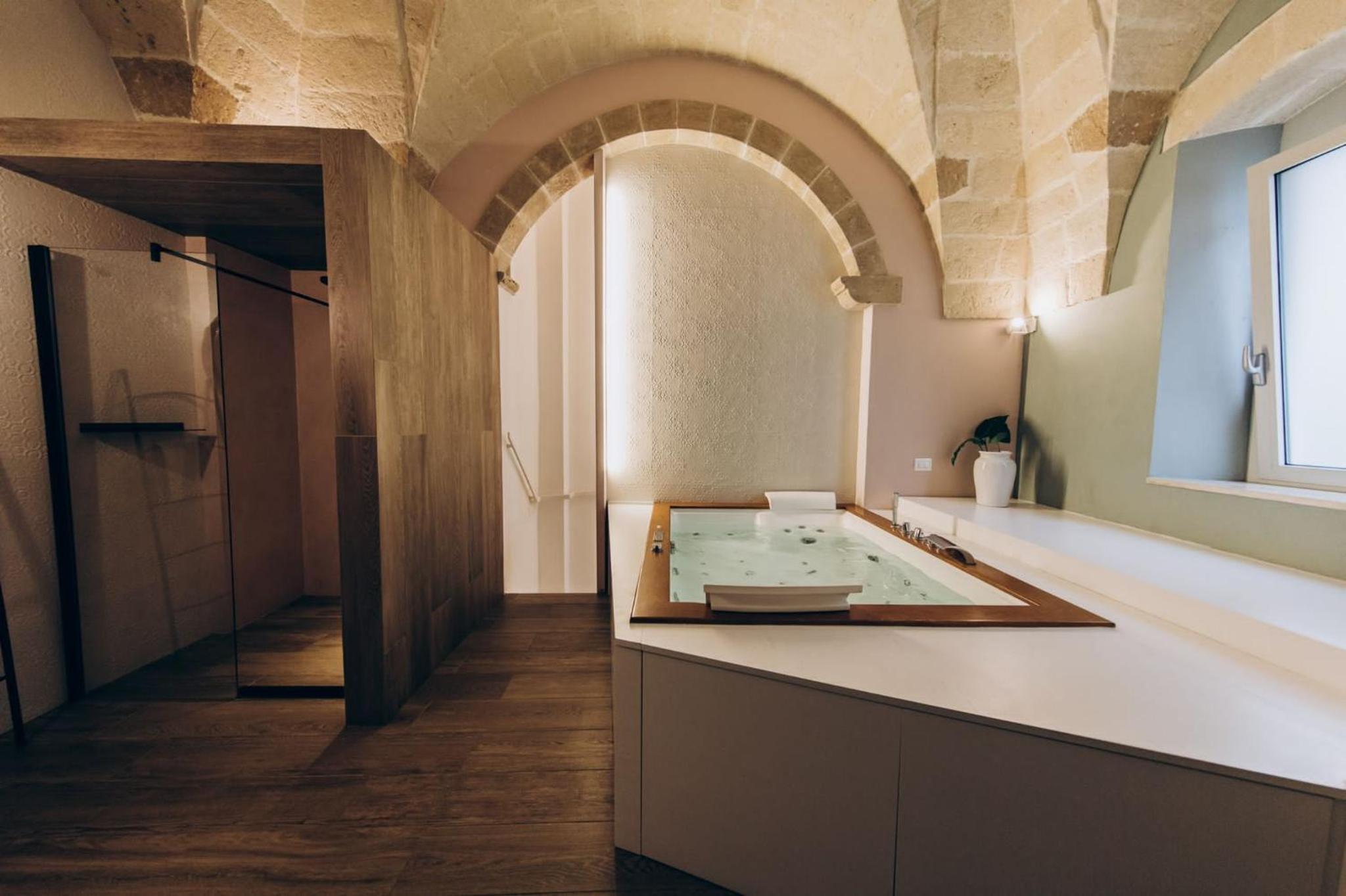 King Room with Spa Bath - Photo 2