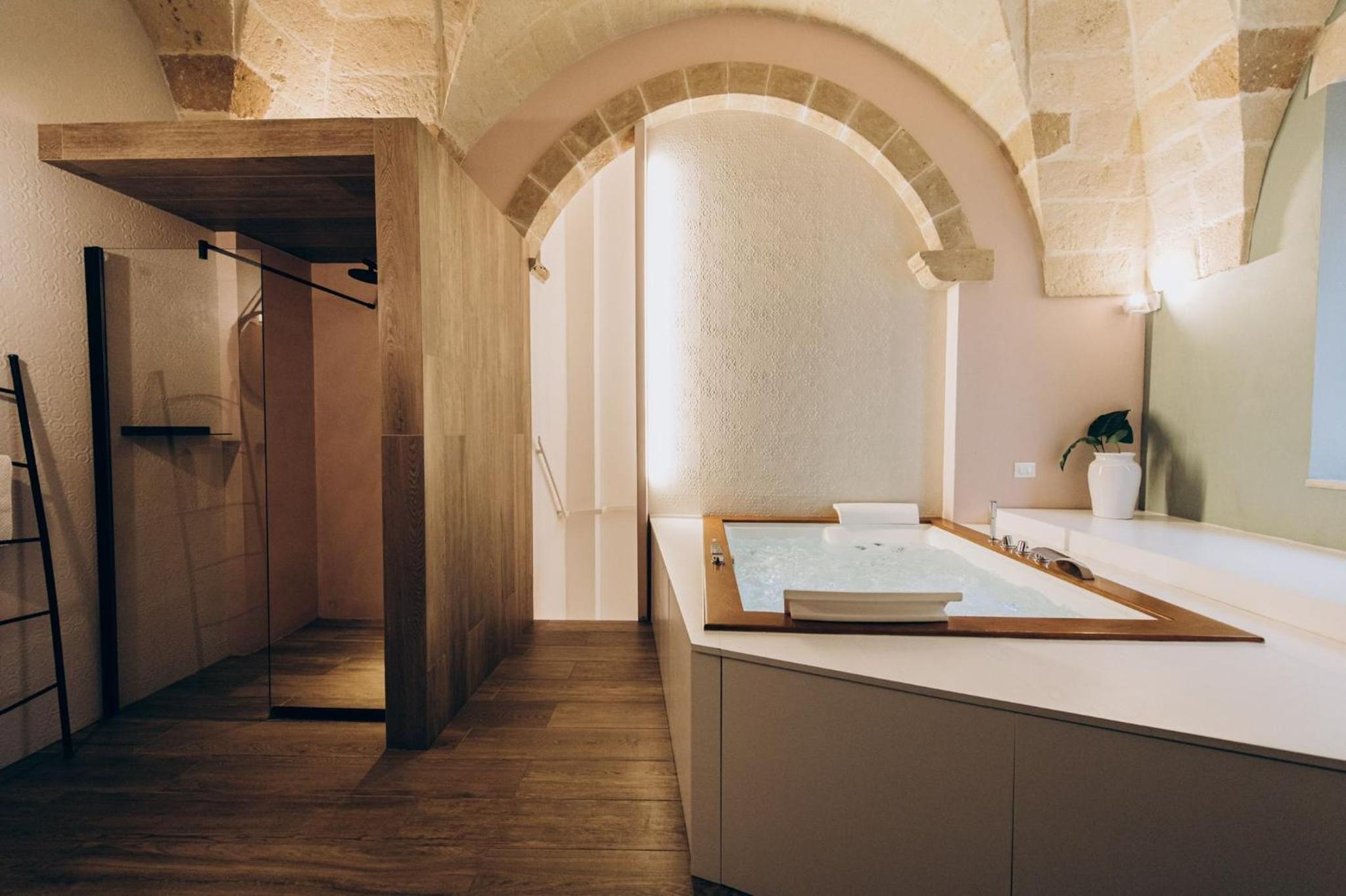 King Room with Spa Bath - Photo 3