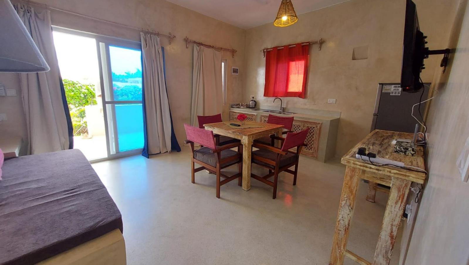 One-Bedroom Cottage - Photo 4