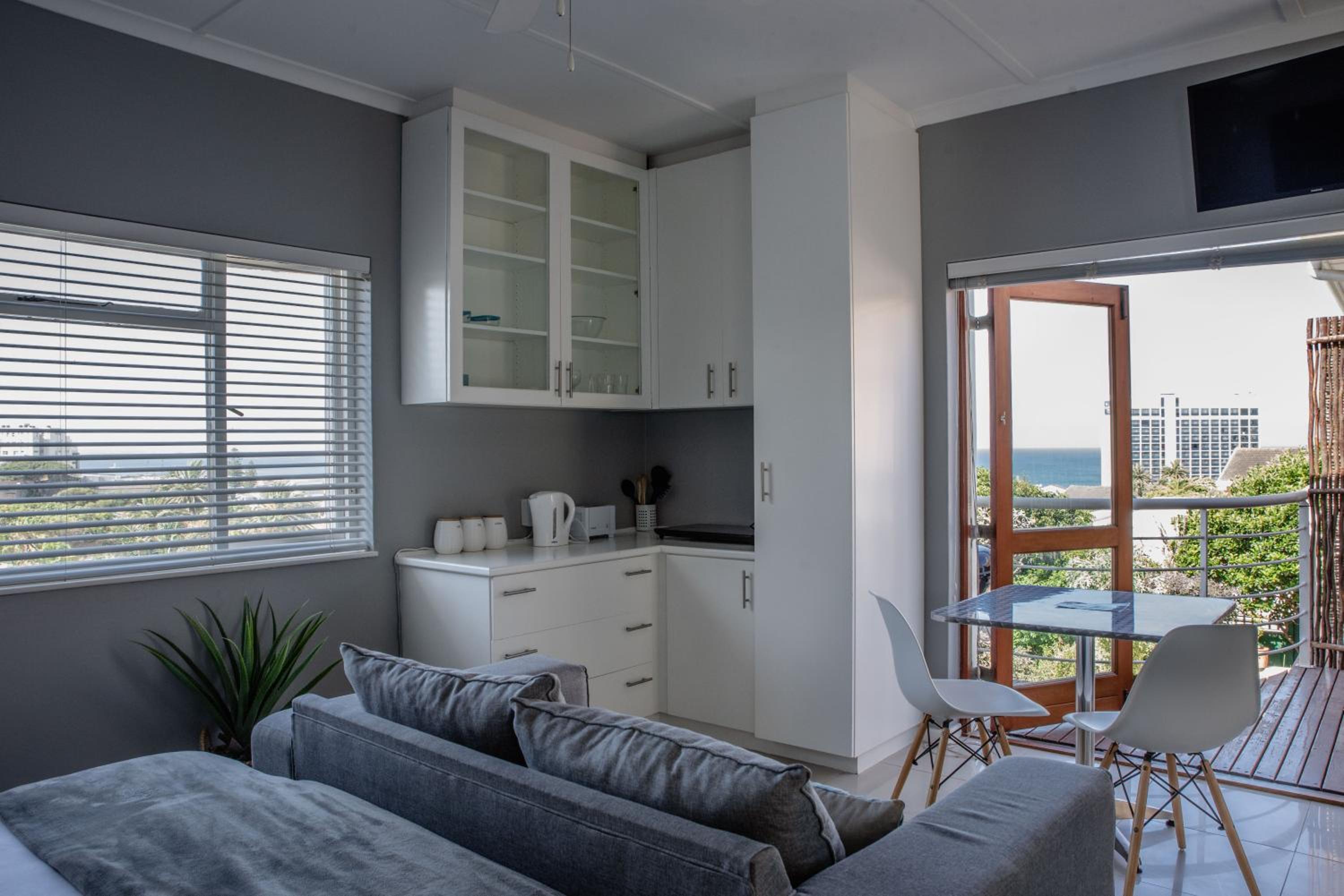 King Room with Sea View - Photo 2