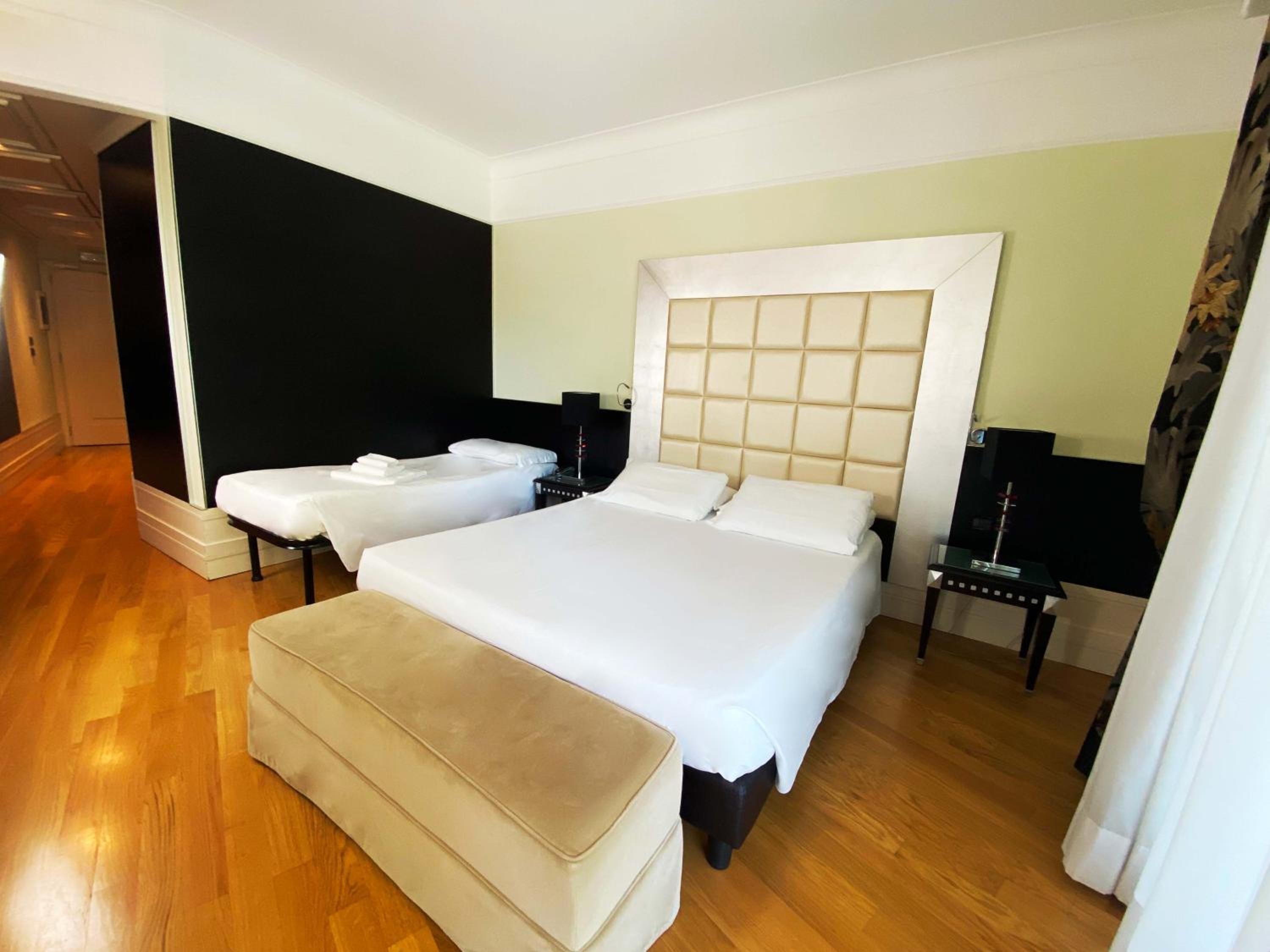 Deluxe Triple Room - Photo 3