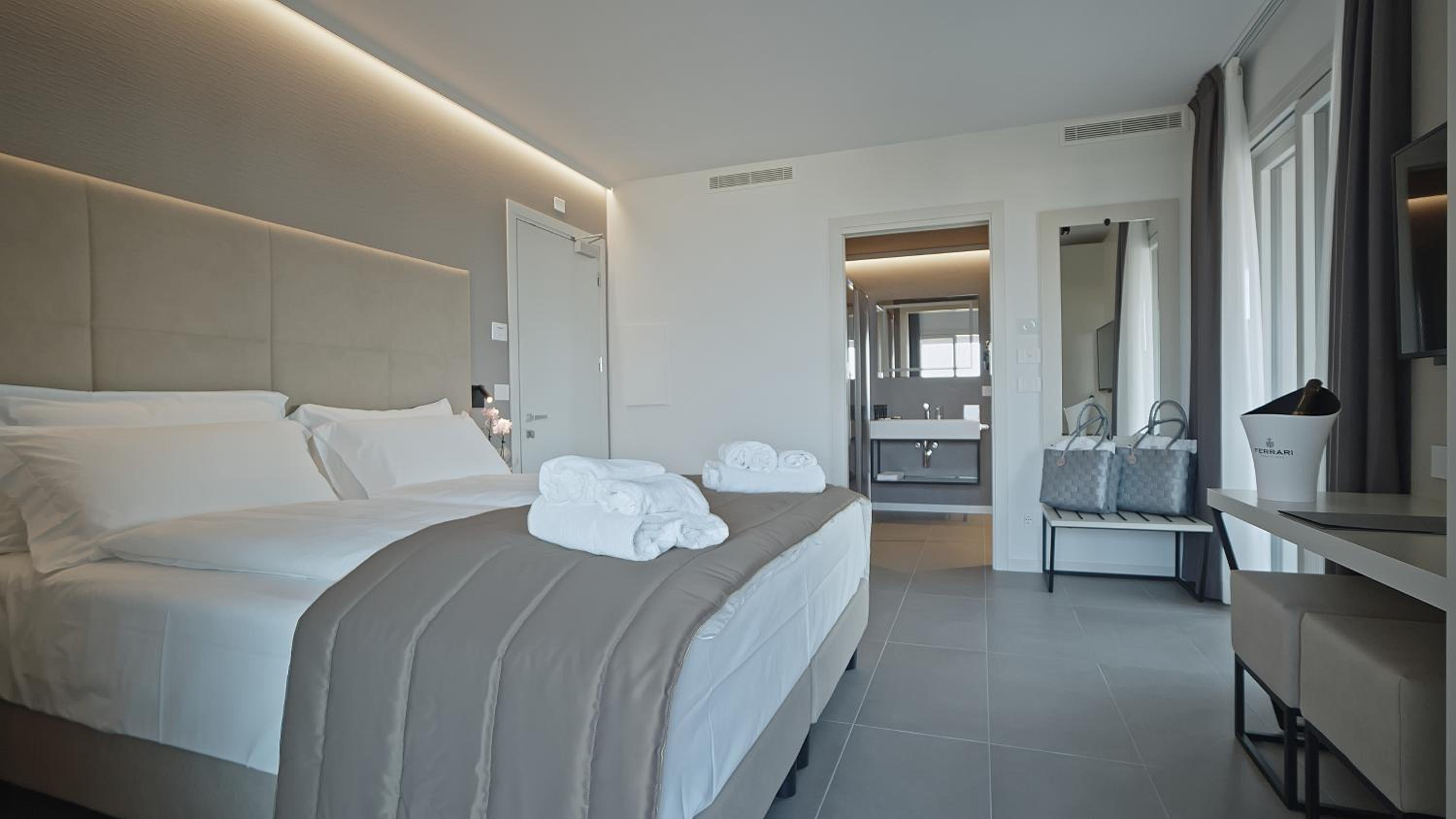 Suite with Lake View
