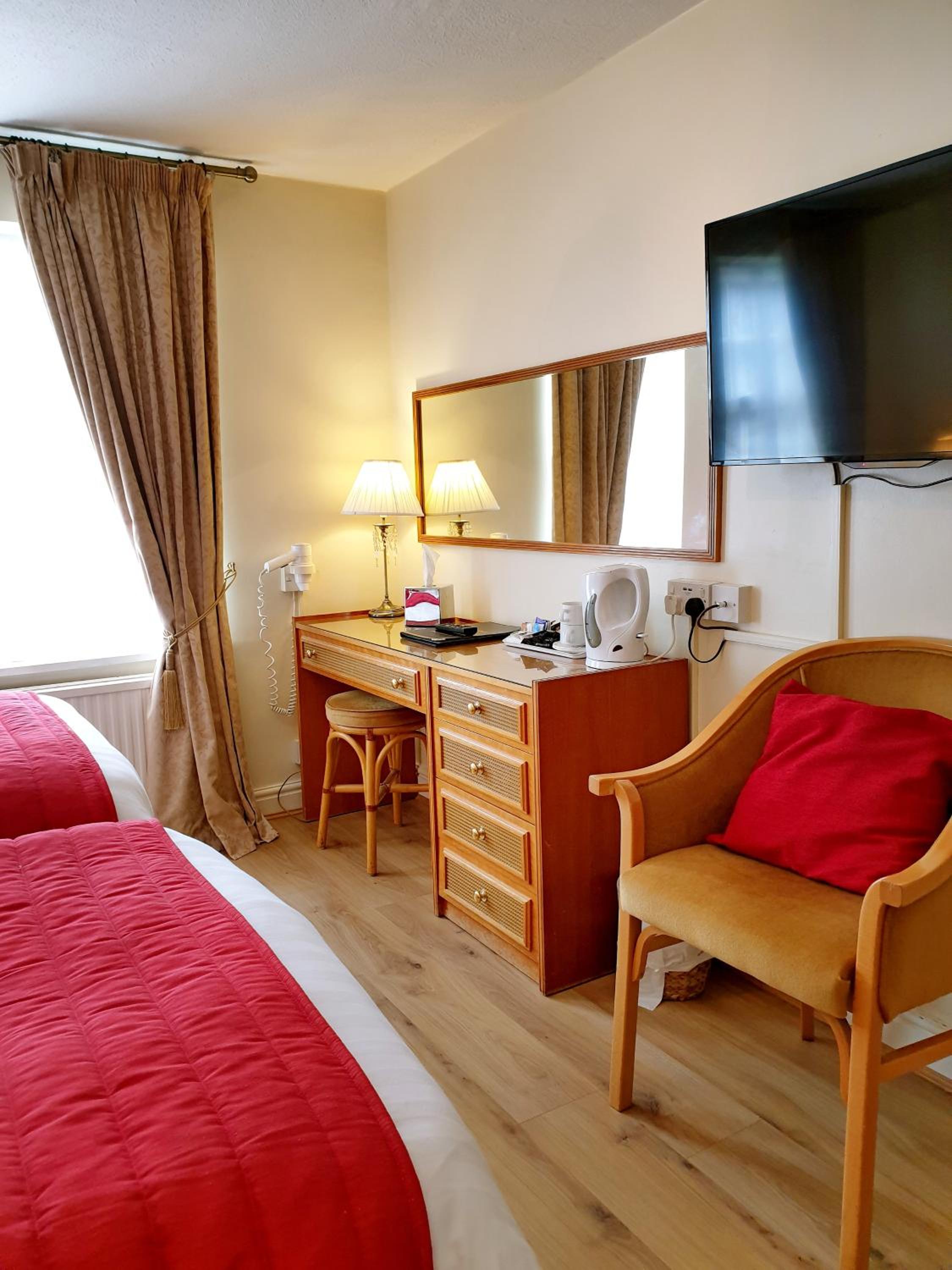 Deluxe Twin Room photo 3