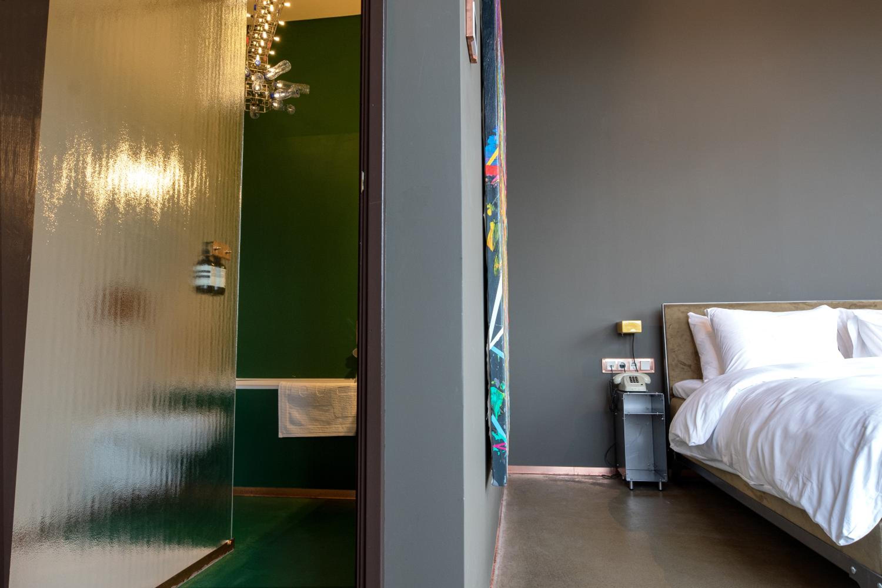 Deluxe Double Room - Photo 8