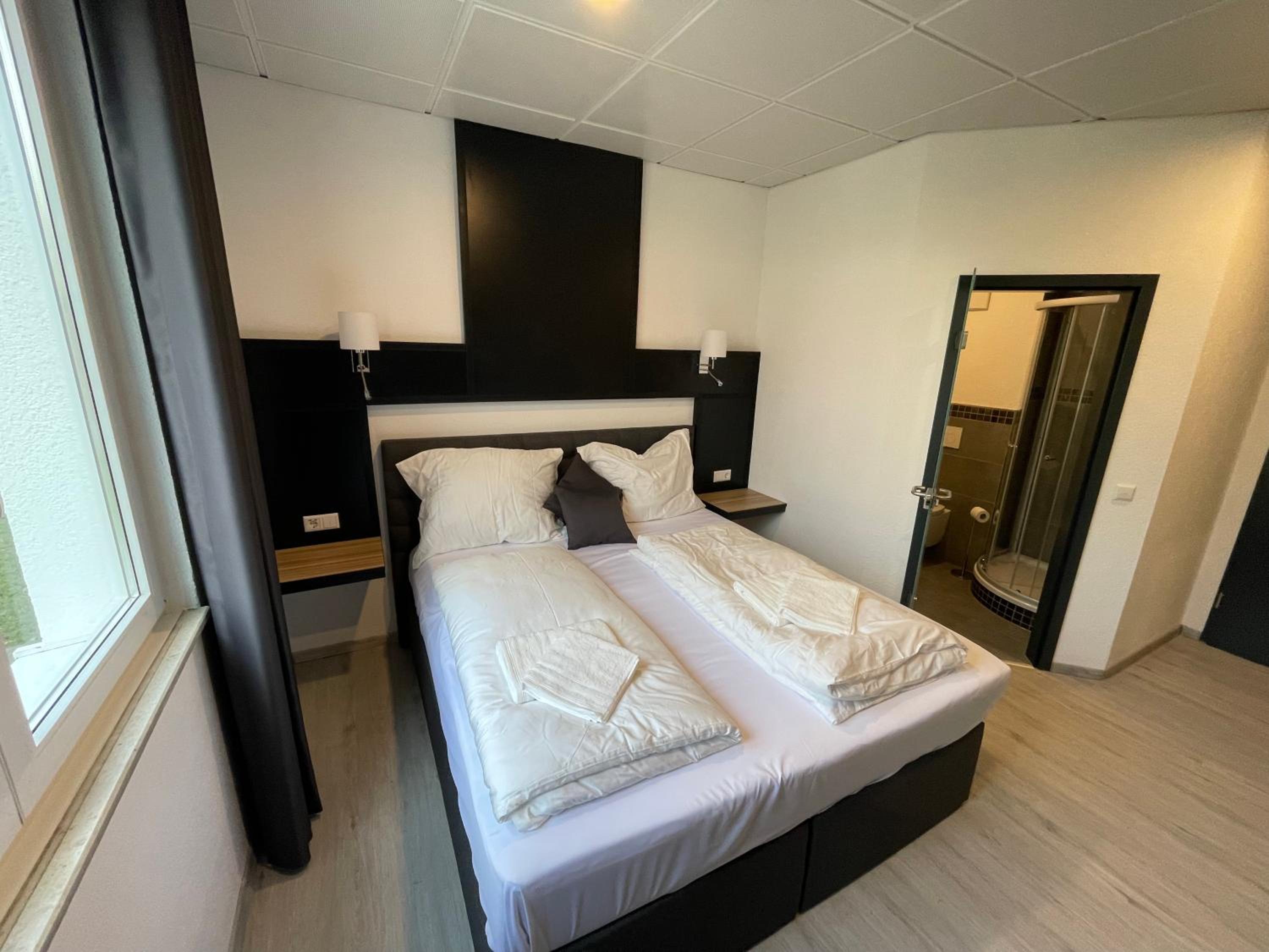 Double Room - Photo 5