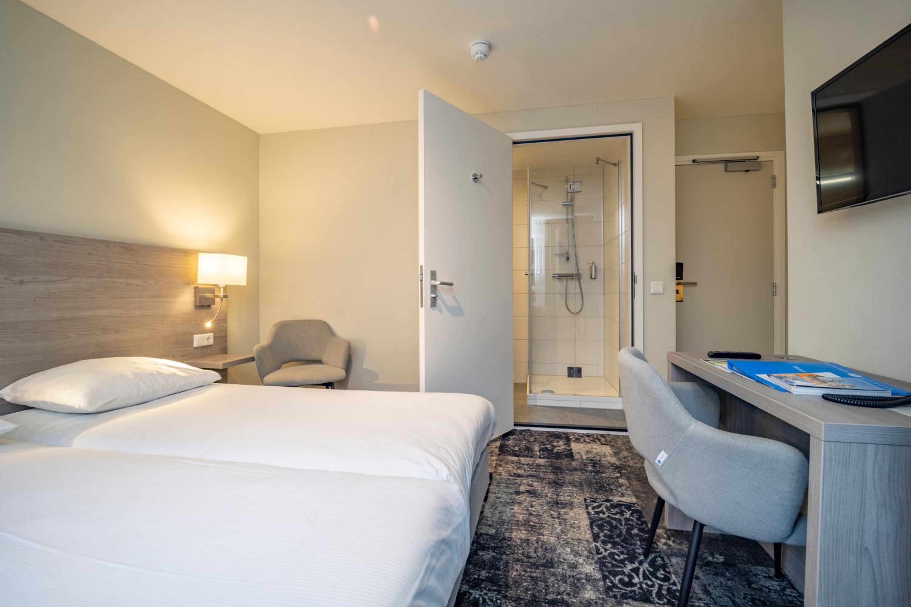 Comfort Double Room with Shower - Photo 3
