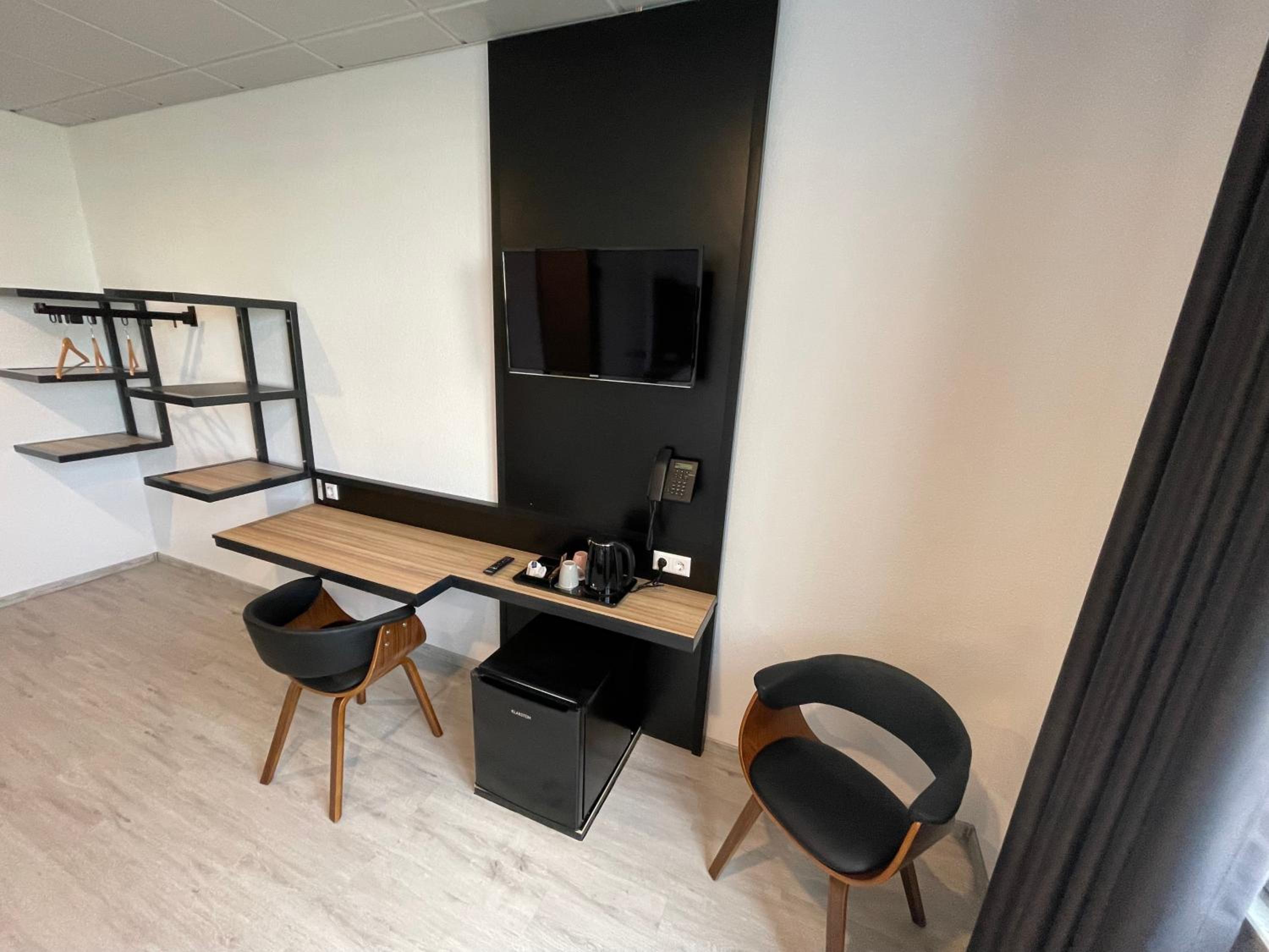 Family Room - Photo 2