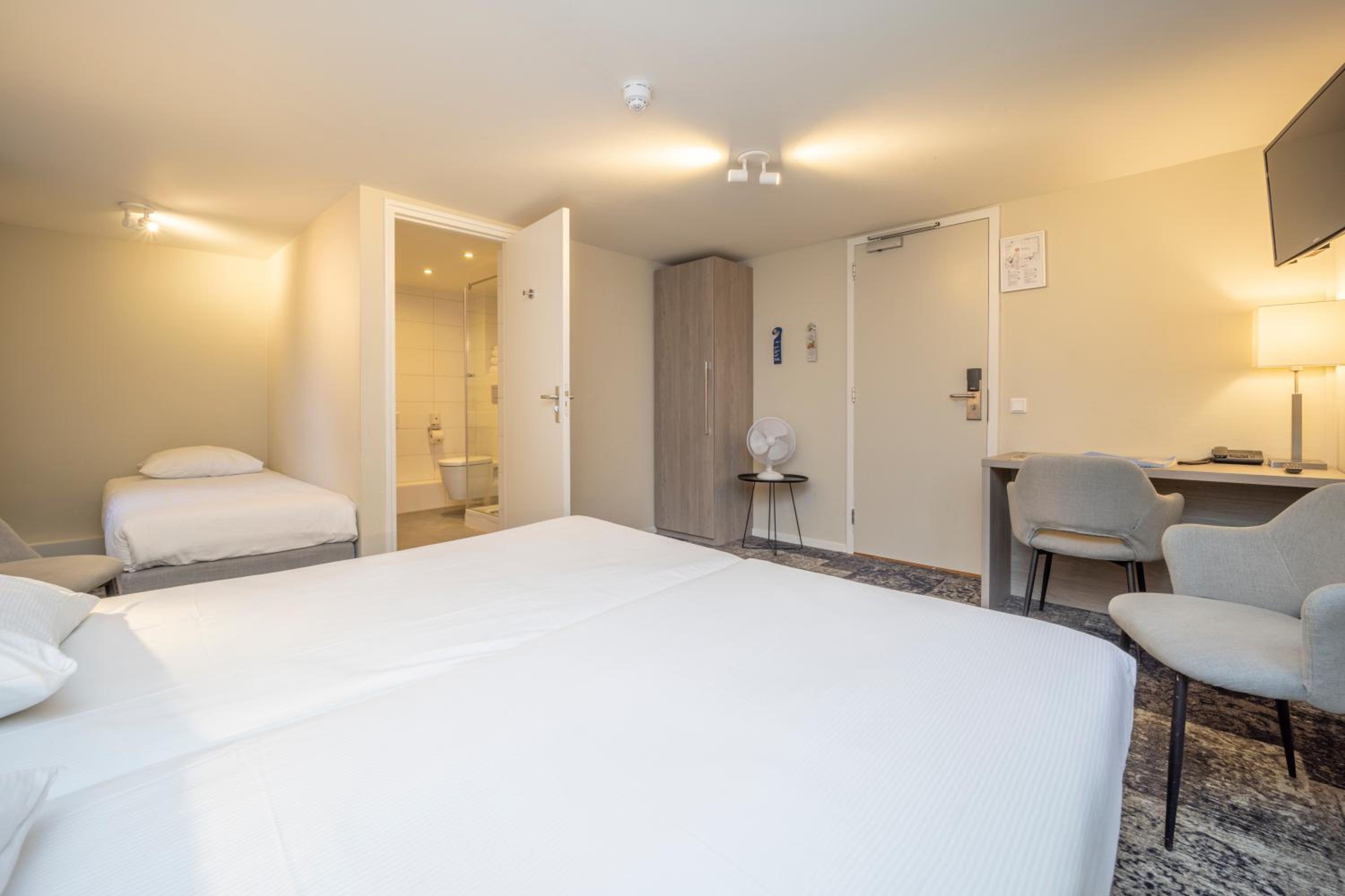Comfort Triple Room with Shower photo 3