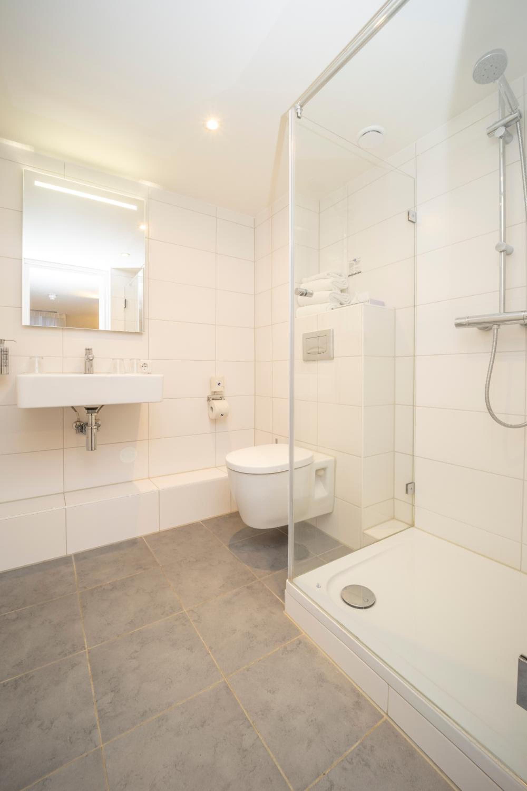 Comfort Triple Room with Shower photo 2