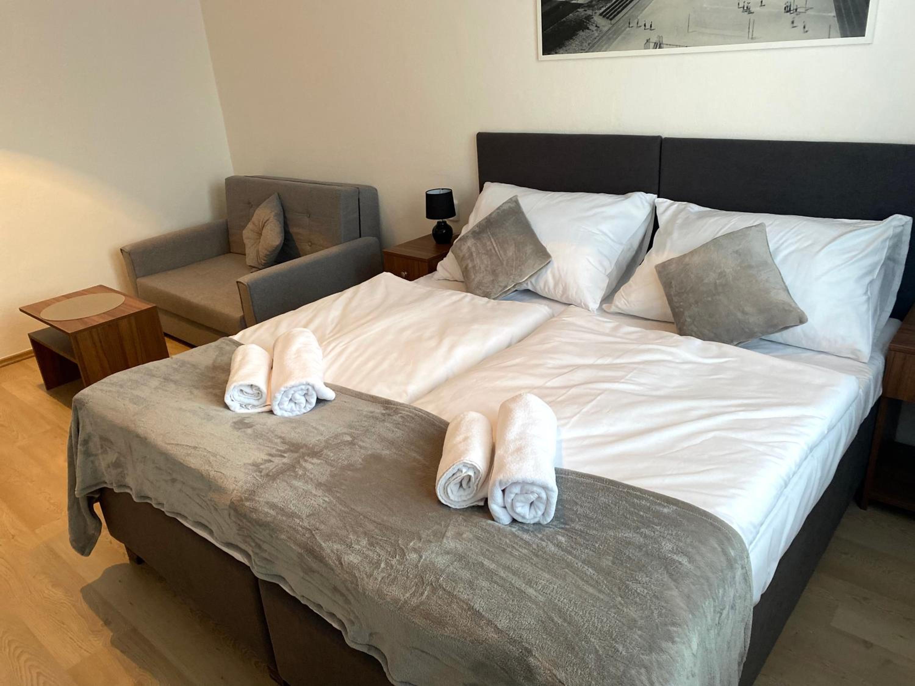 Deluxe Double Room - Photo 13