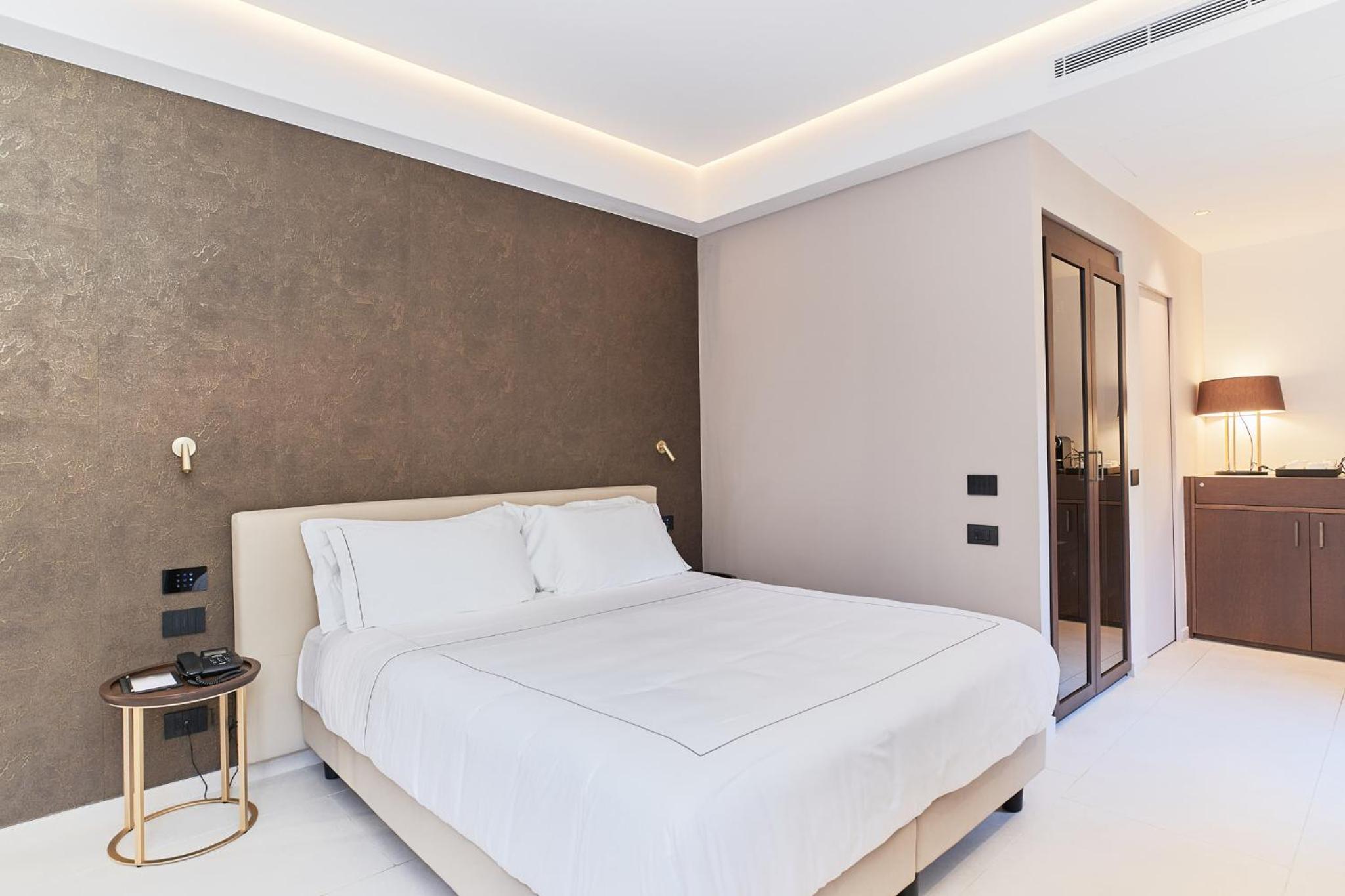 Standard Double Room - Photo 7
