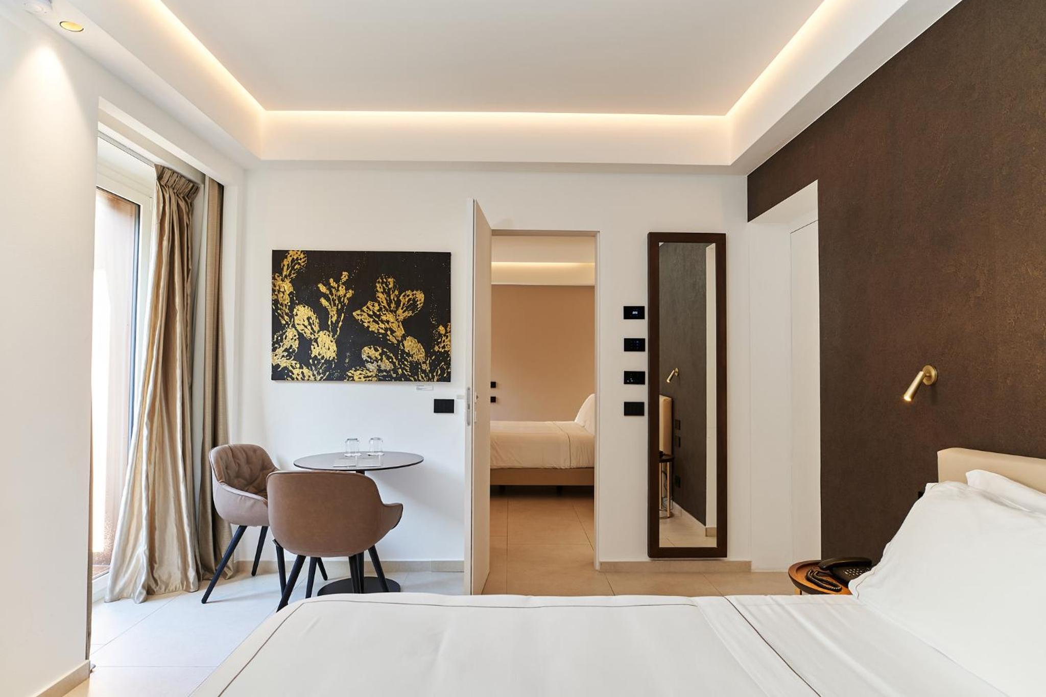 Standard Double Room - Photo 9