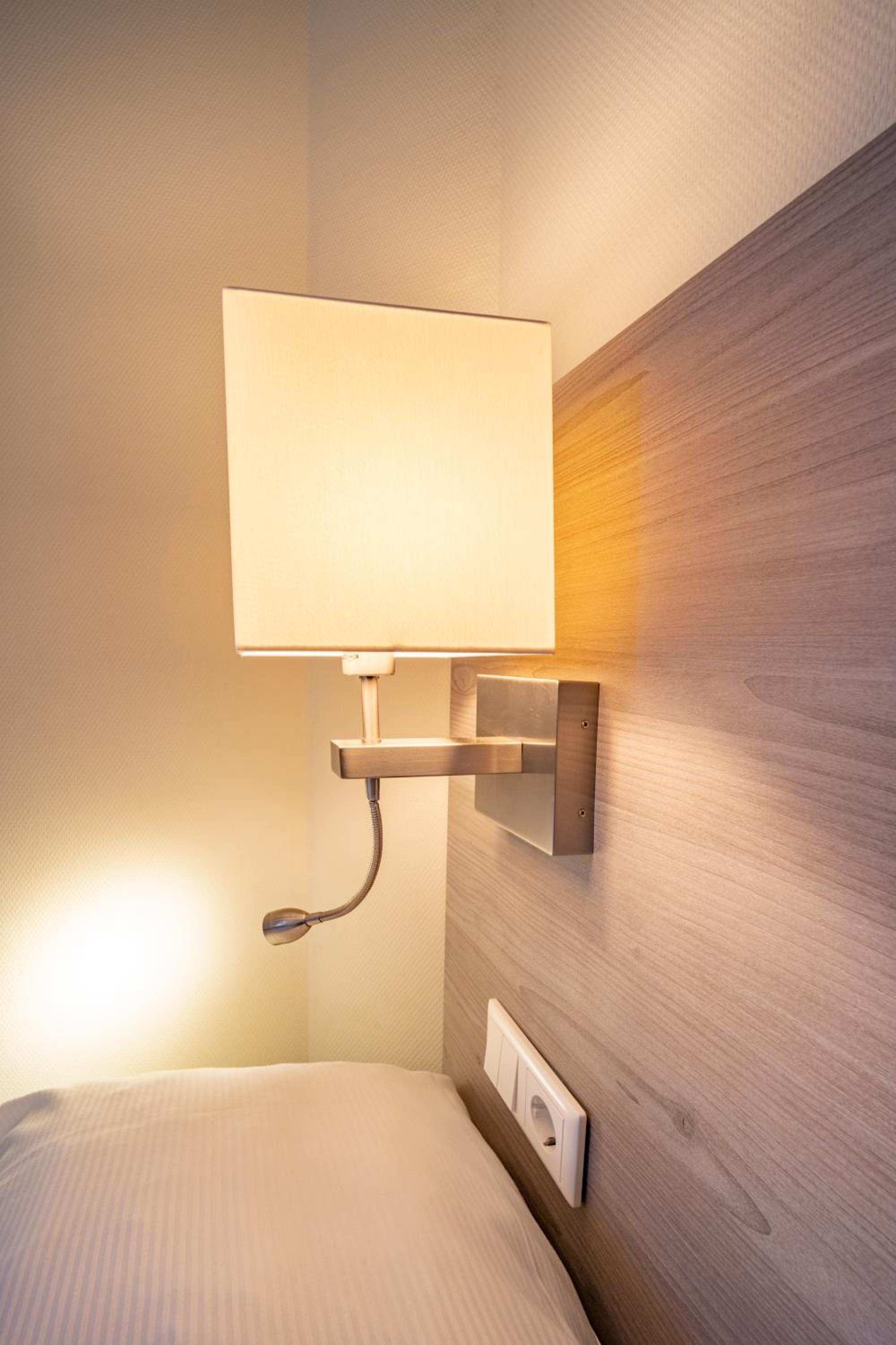 Small Double Comfort Room with Shower  - Photo 4