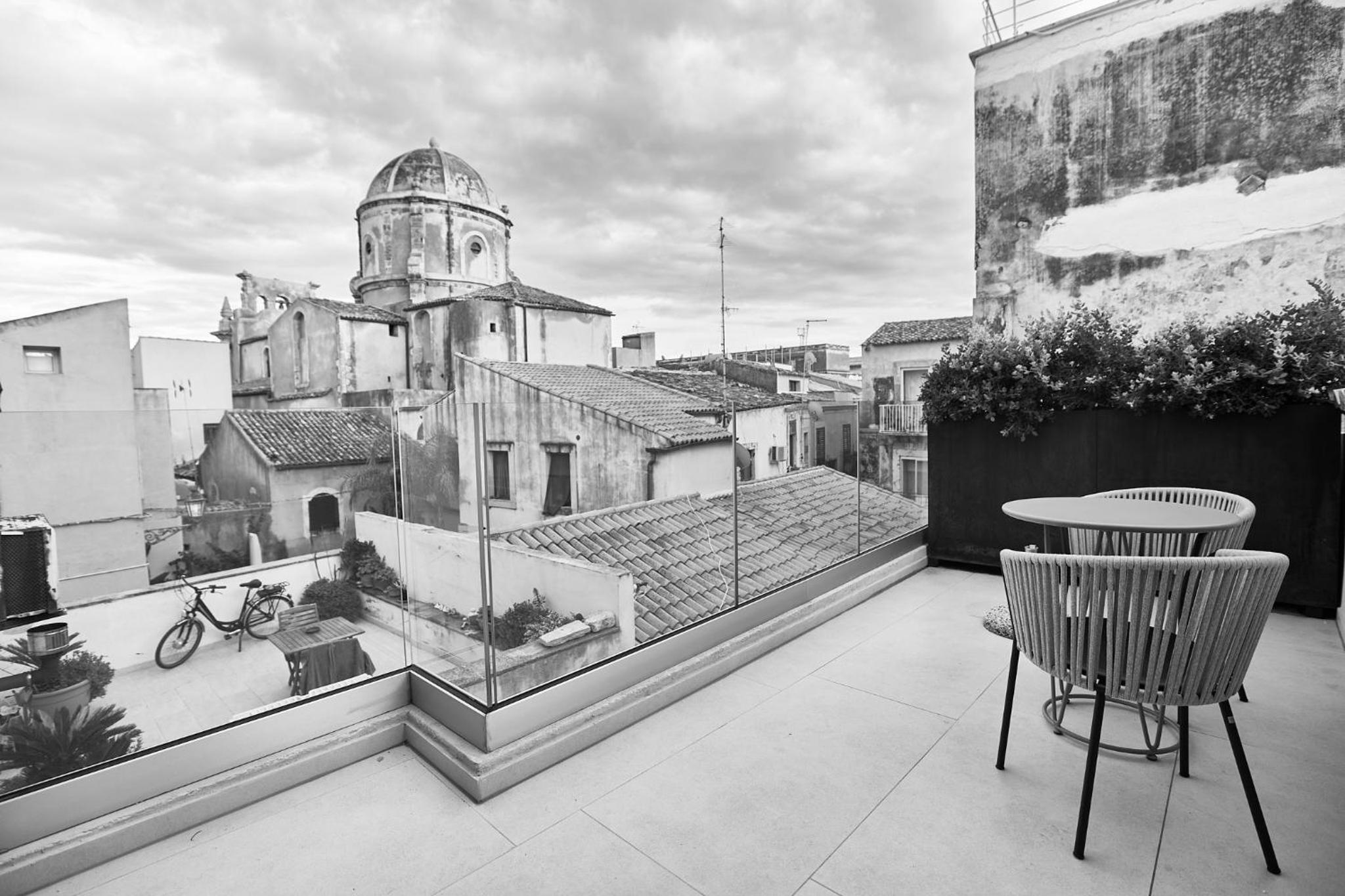 Junior Suite Duplex with Terrace - Photo 9