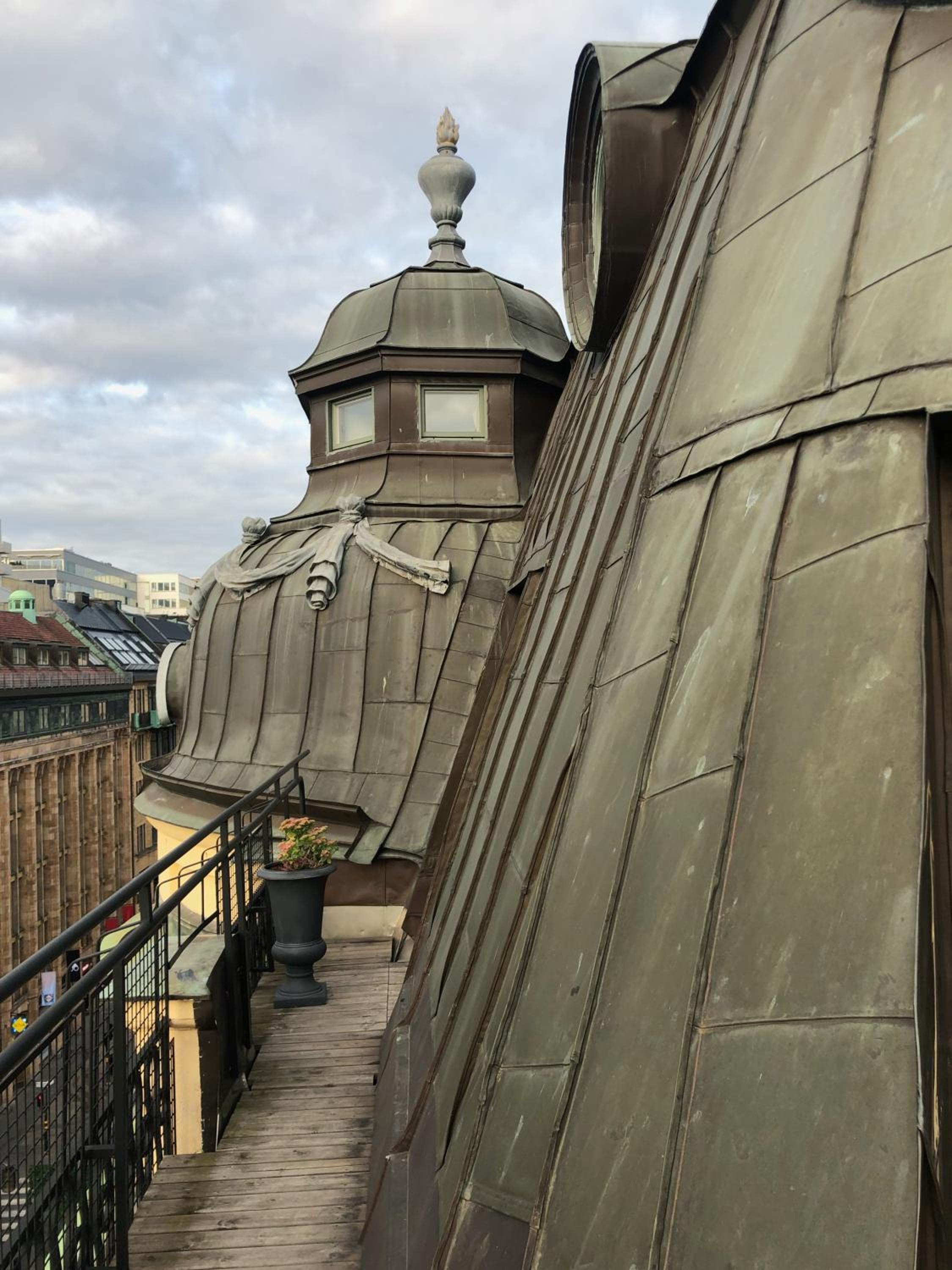Suite with Balcony thumbnail 6