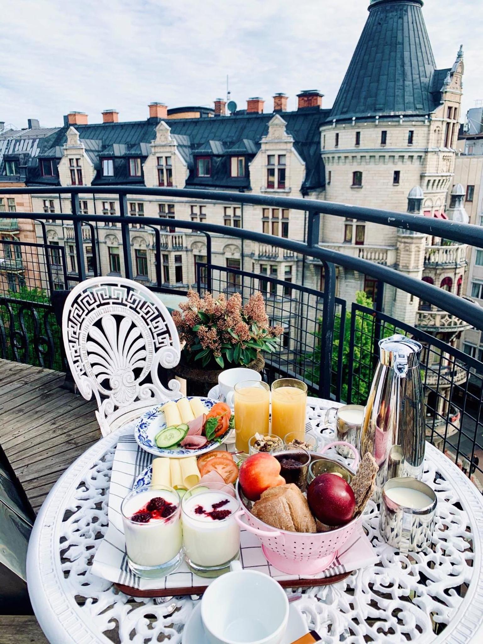 Suite with Balcony thumbnail 6